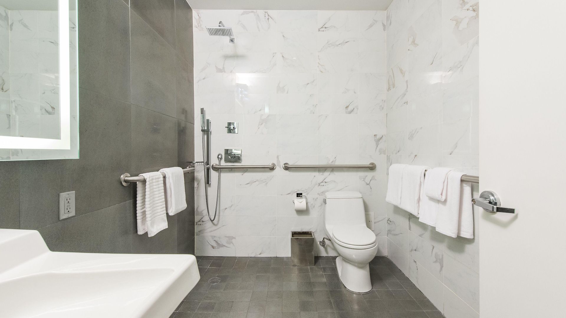 Moderne Hotel 4*