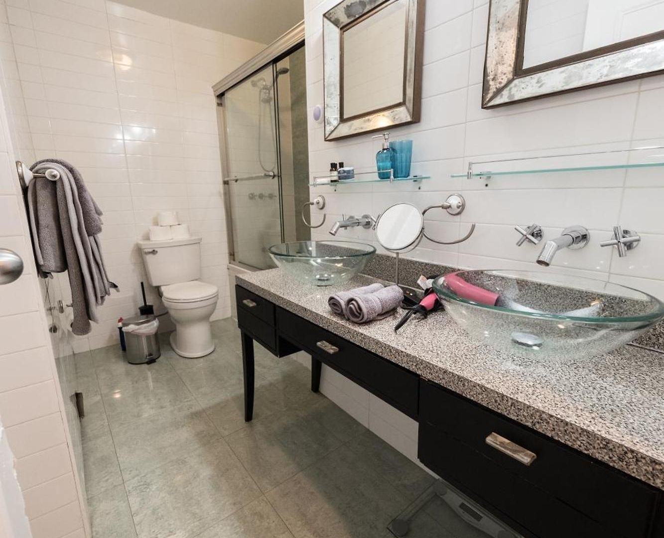 Spacious 4br 2ba With Private Outdoor Space Uws Apartment *