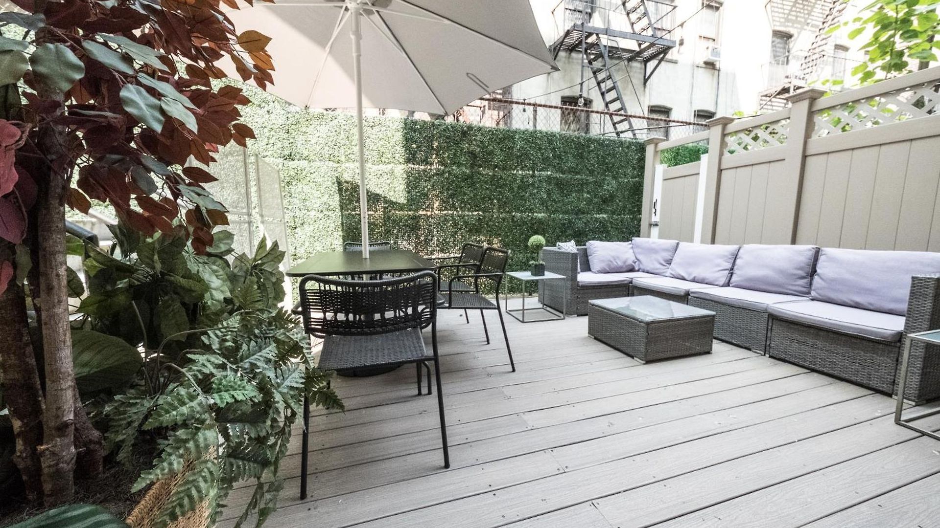 Spacious 4br 2ba With Private Outdoor Space Uws Apartment *
