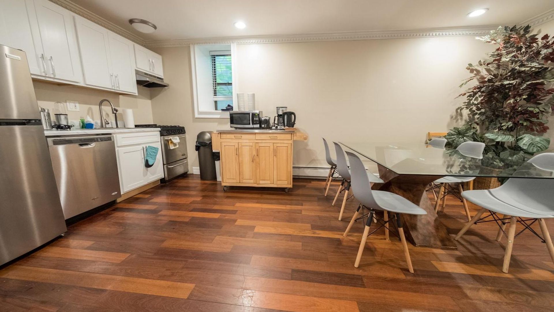 Spacious 4br 2ba With Private Outdoor Space Uws *