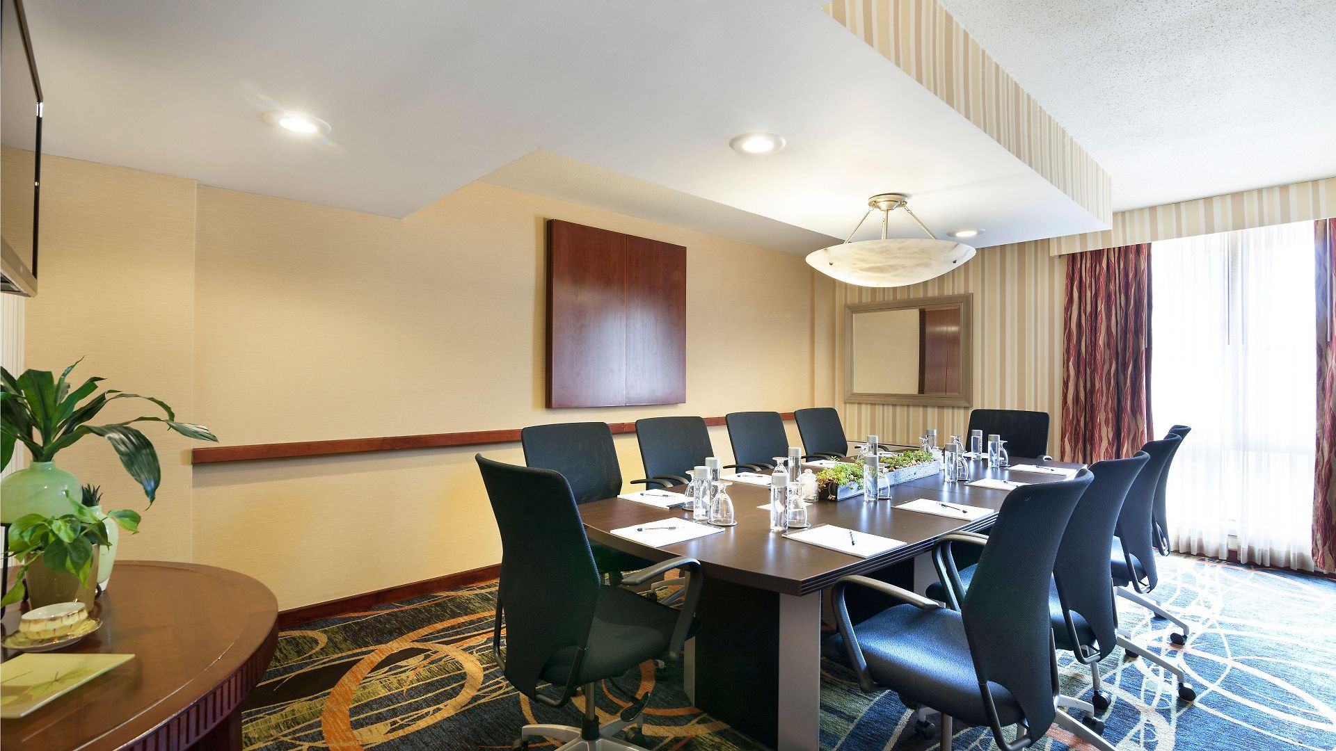 Hotel Doubletree By Hilton Jfk Airport 3*