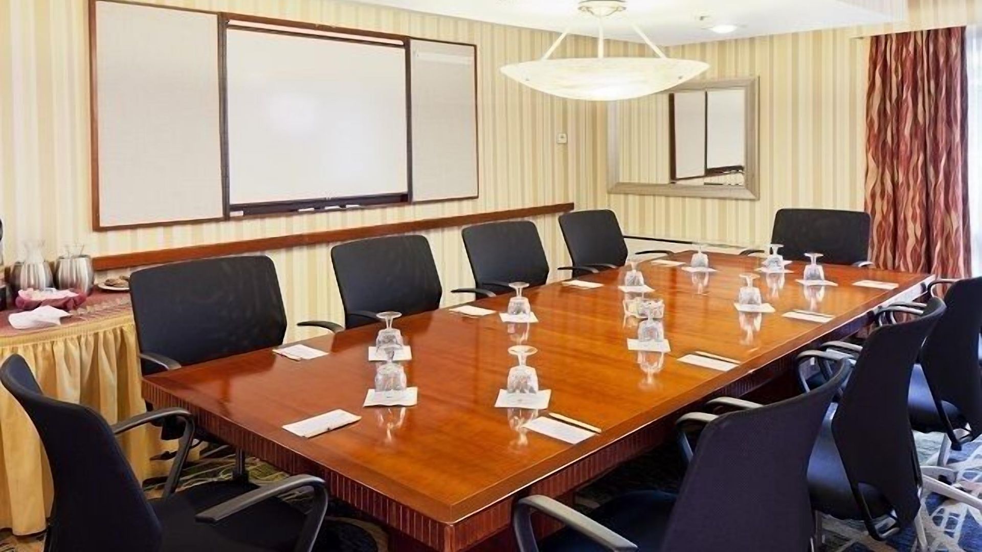 Doubletree By Hilton Jfk Airport 3*