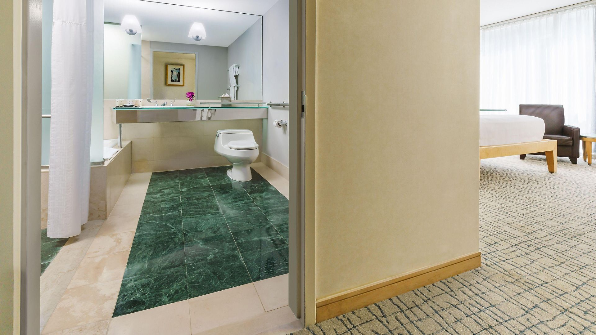 Millennium Premier Times Square Hotel 4*