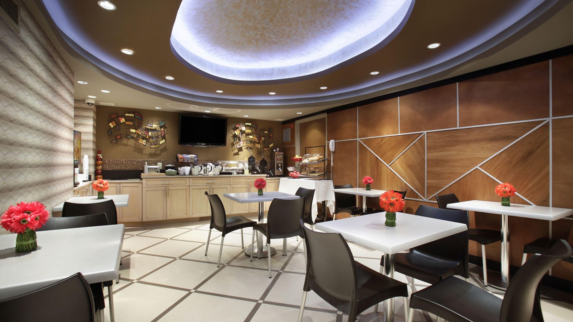 Ramada By Wyndham Bronx 3*