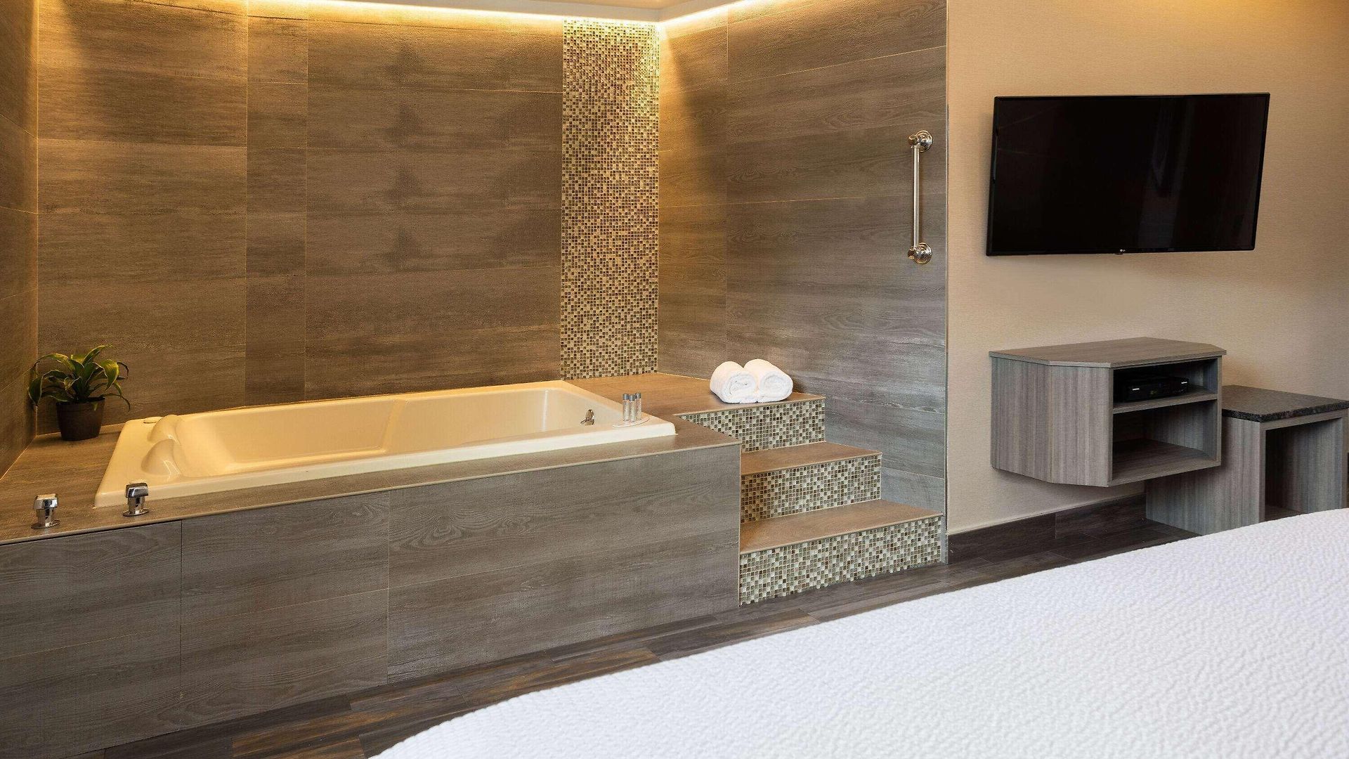 Ramada By Wyndham Bronx