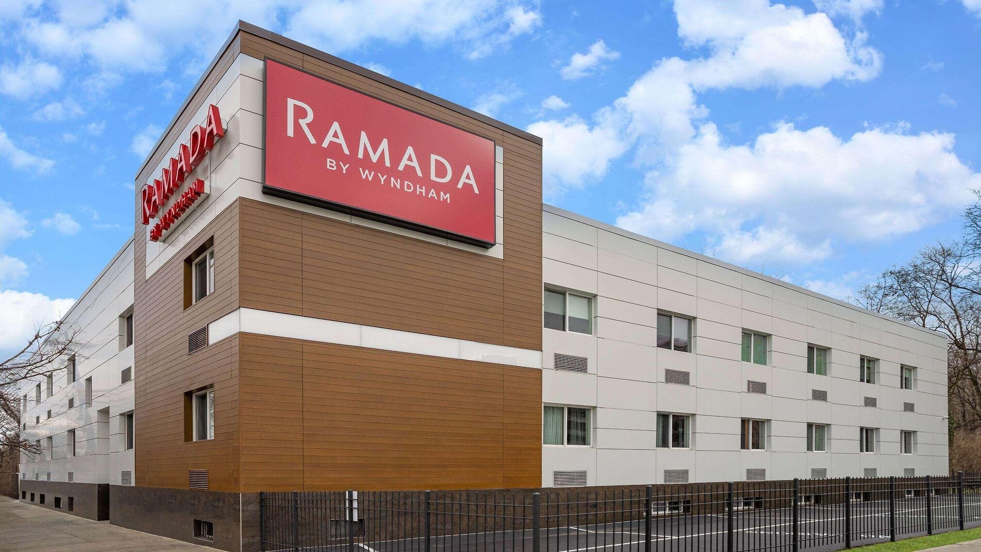 Ramada By Wyndham Bronx Hotel 3*