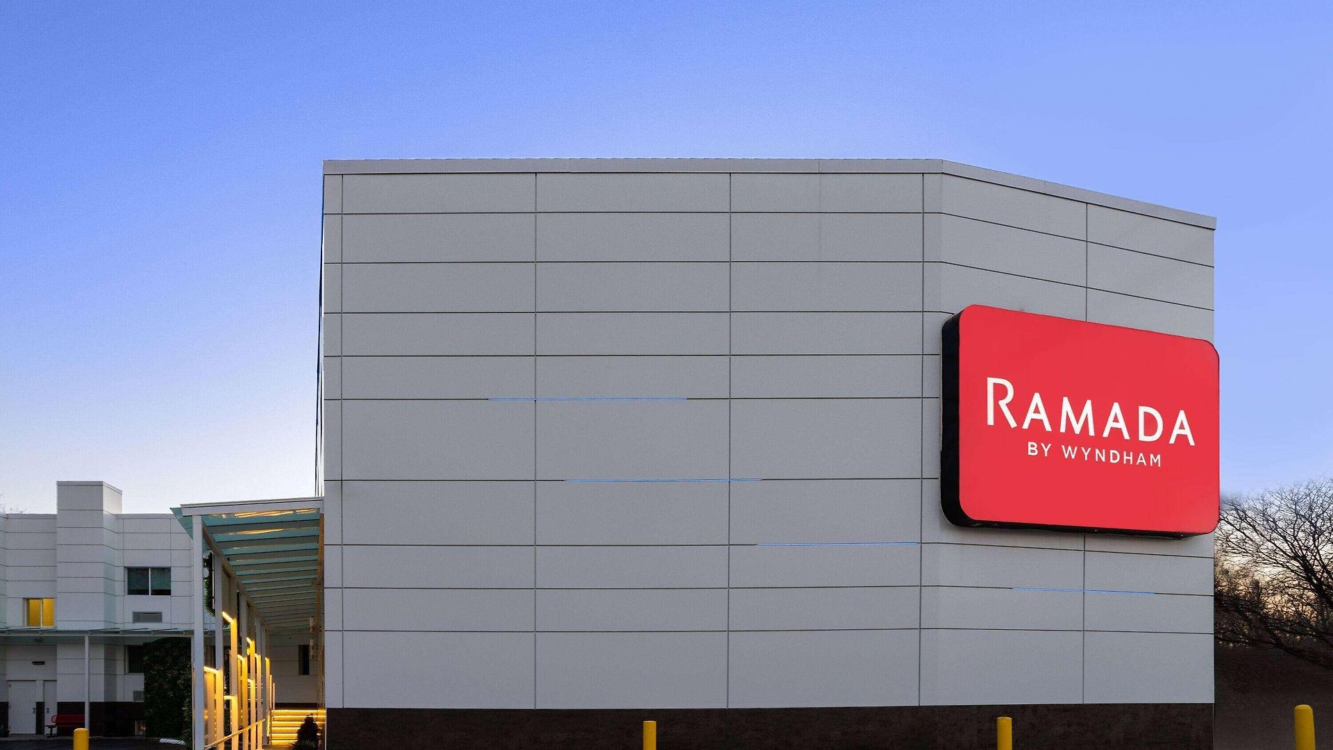 Ramada By Wyndham Bronx Hotel