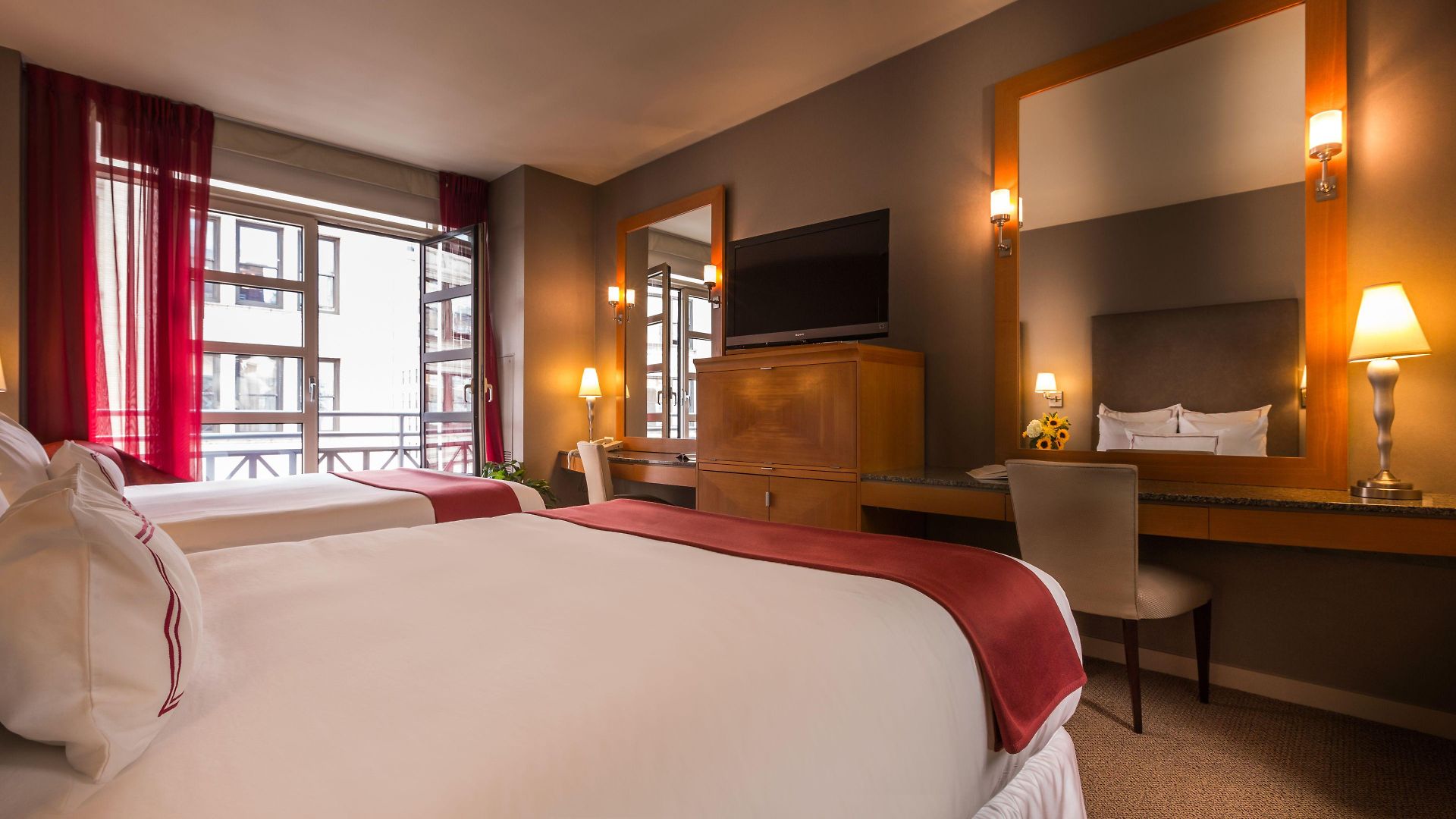 Hotel Giraffe By Library Collection 4*