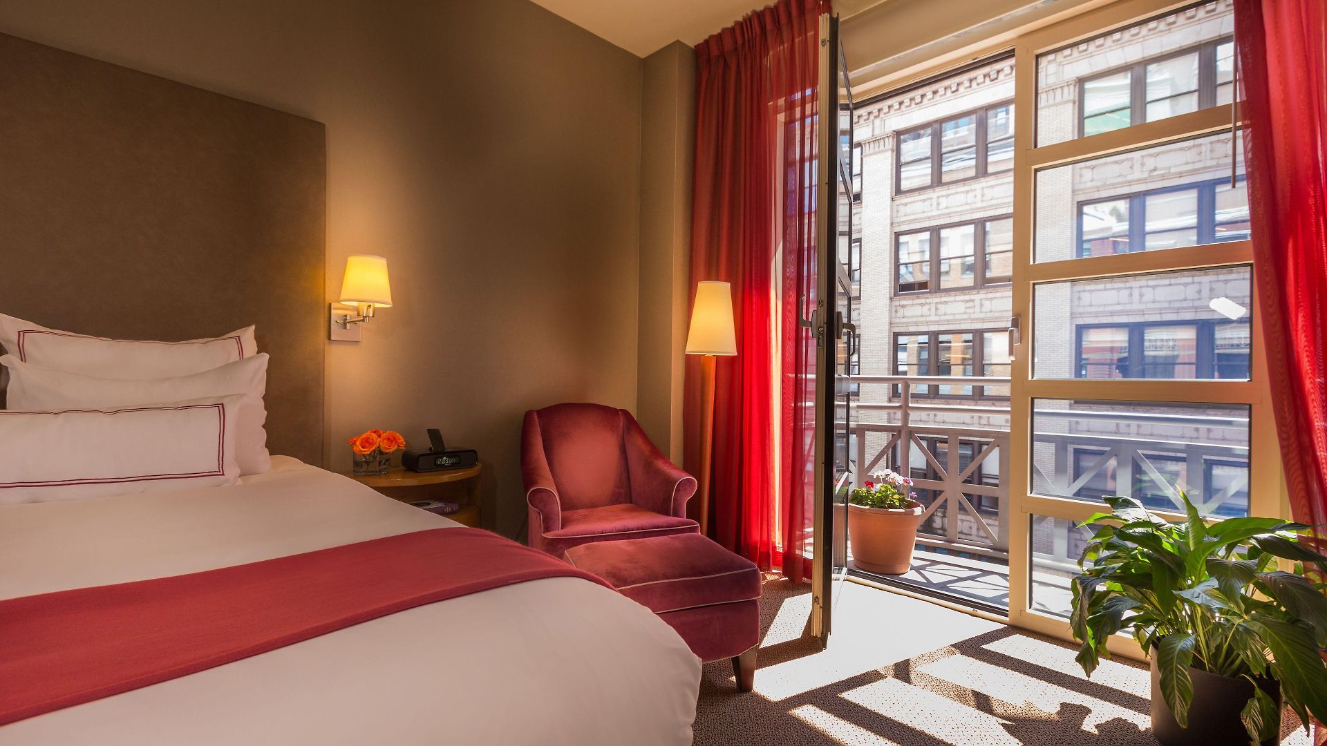 Giraffe By Library Collection 4* New York