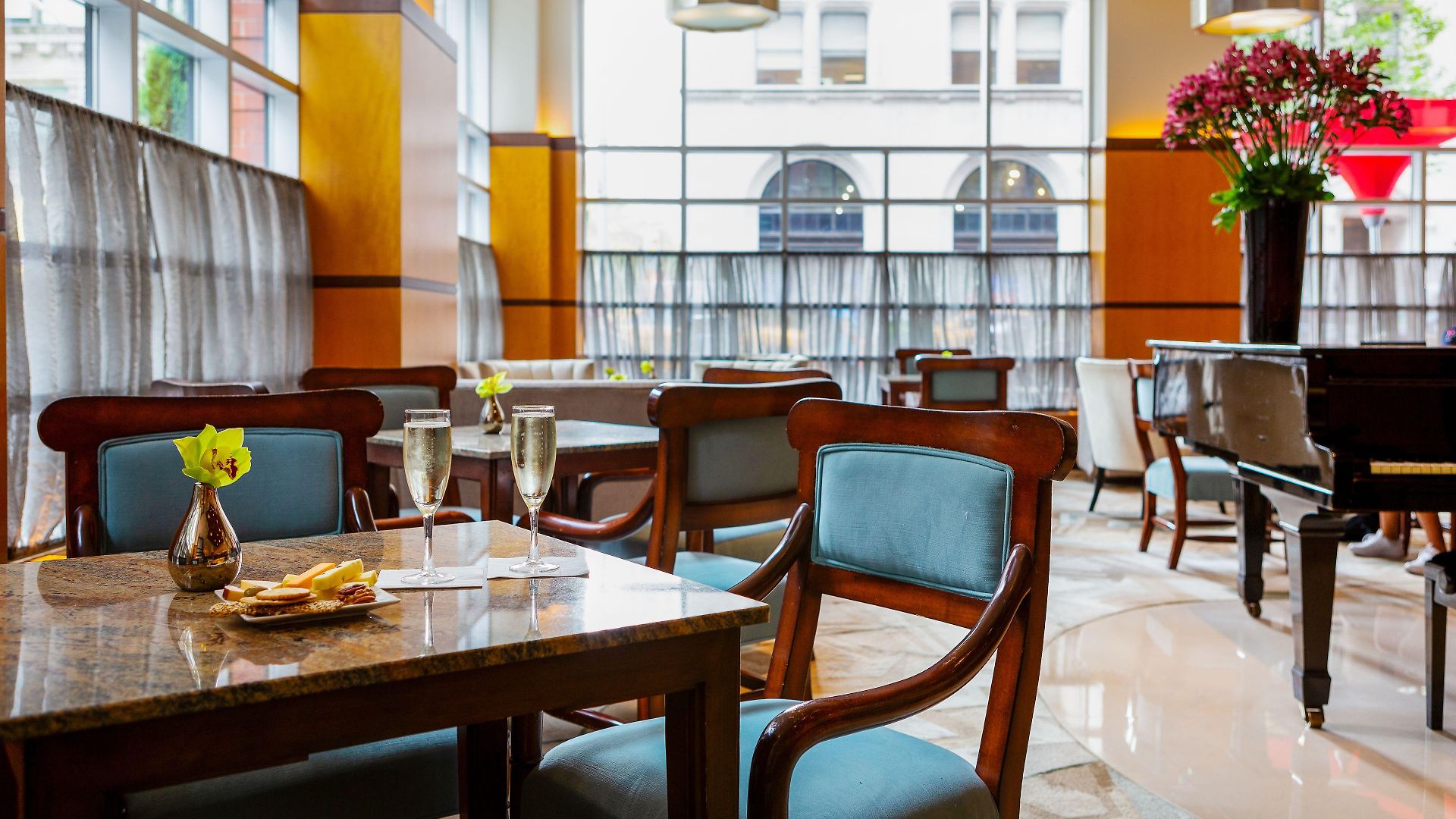Hotel Giraffe By Library Collection 4*