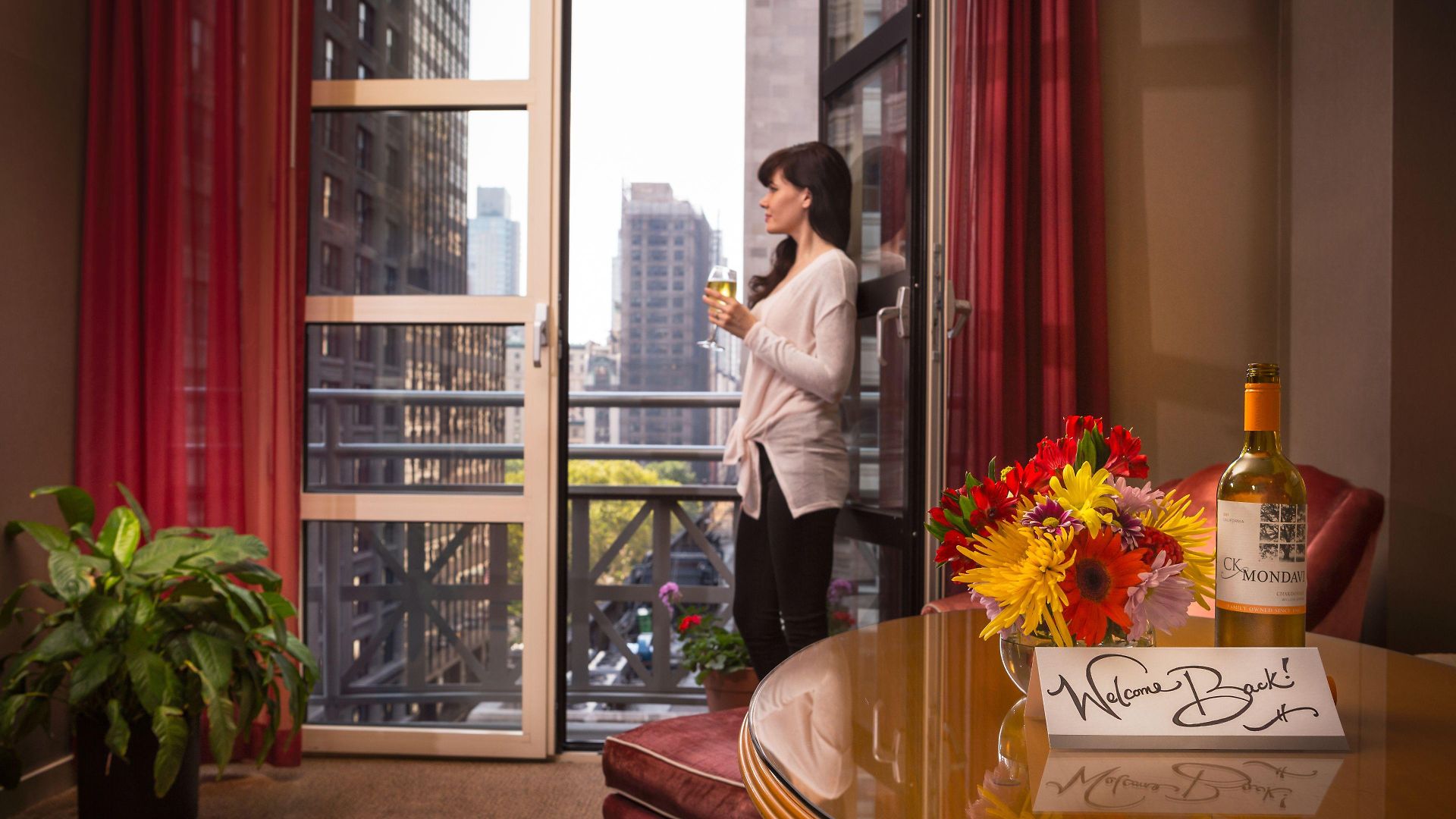 Giraffe By Library Collection Hotel New York