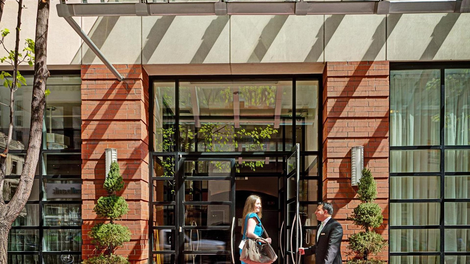 Giraffe By Library Collection Hotel New York