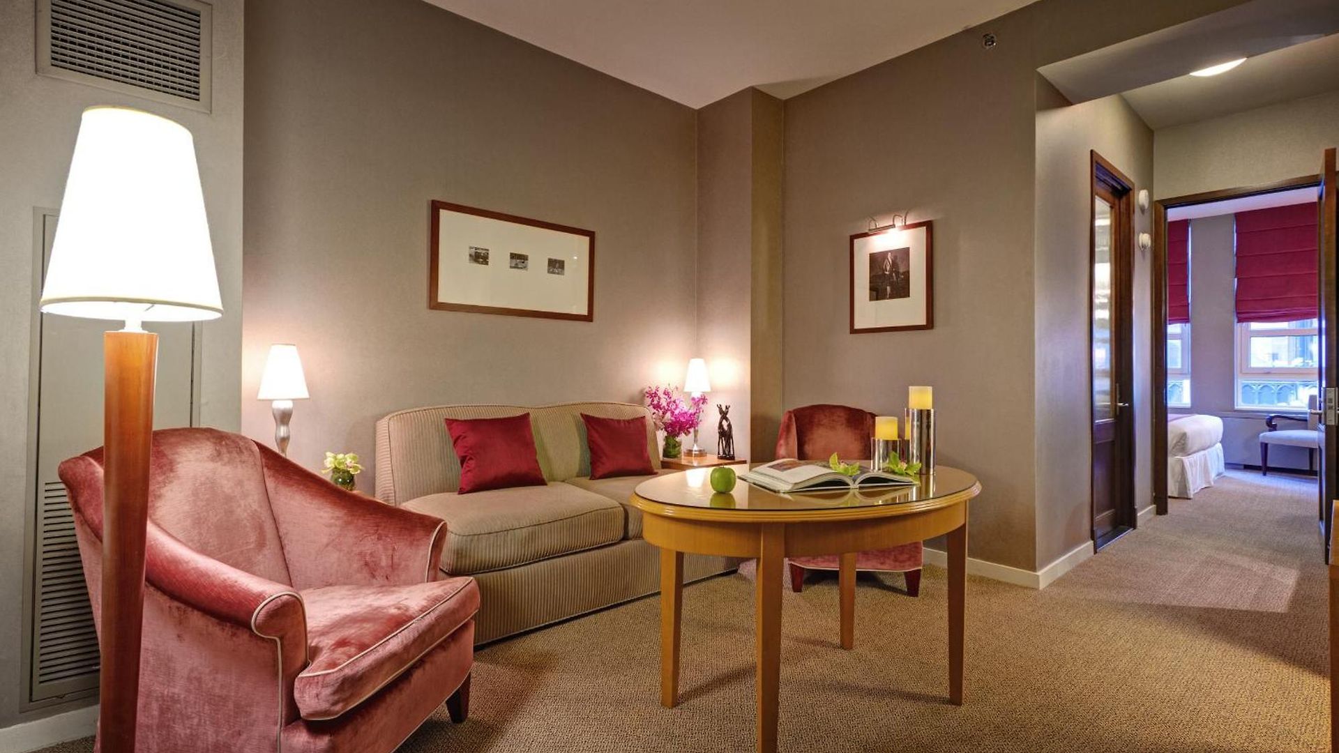Hotel Giraffe By Library Collection New York