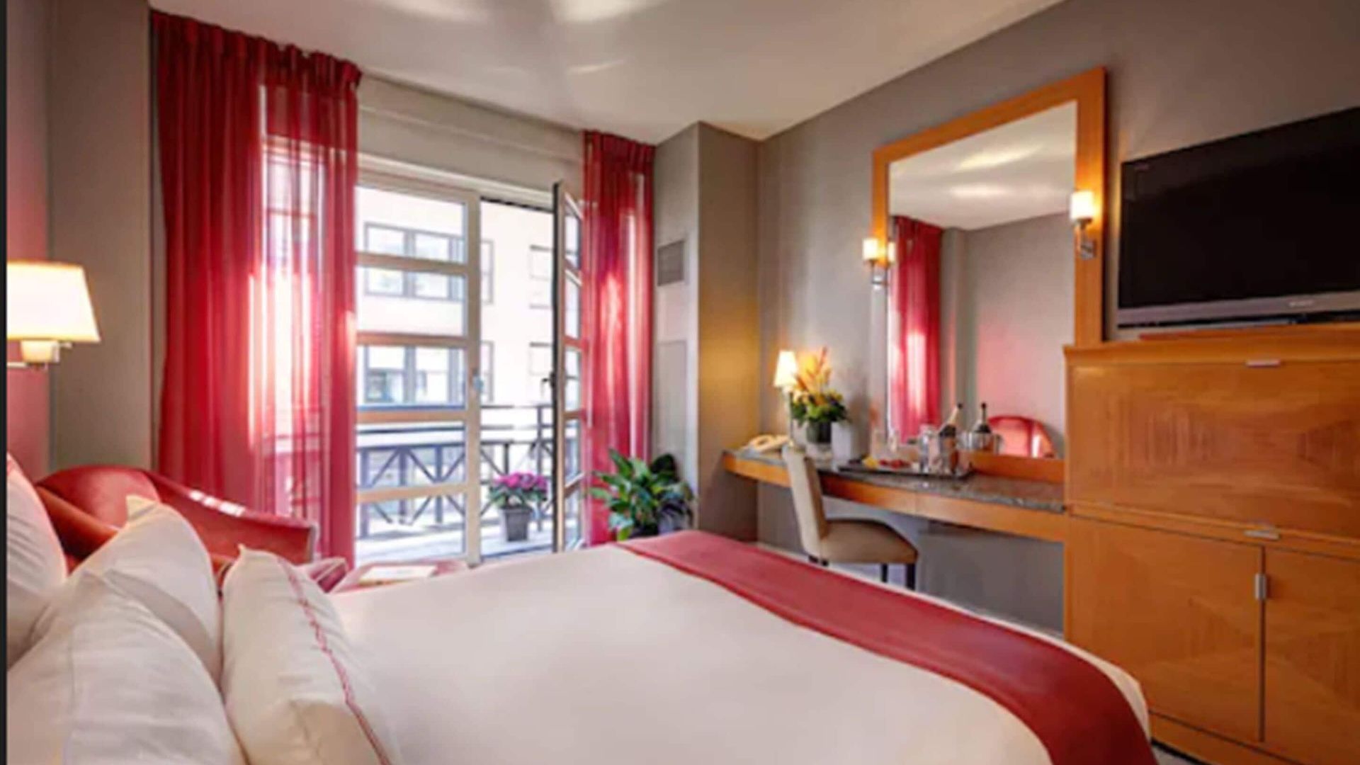 Hotel Giraffe By Library Collection