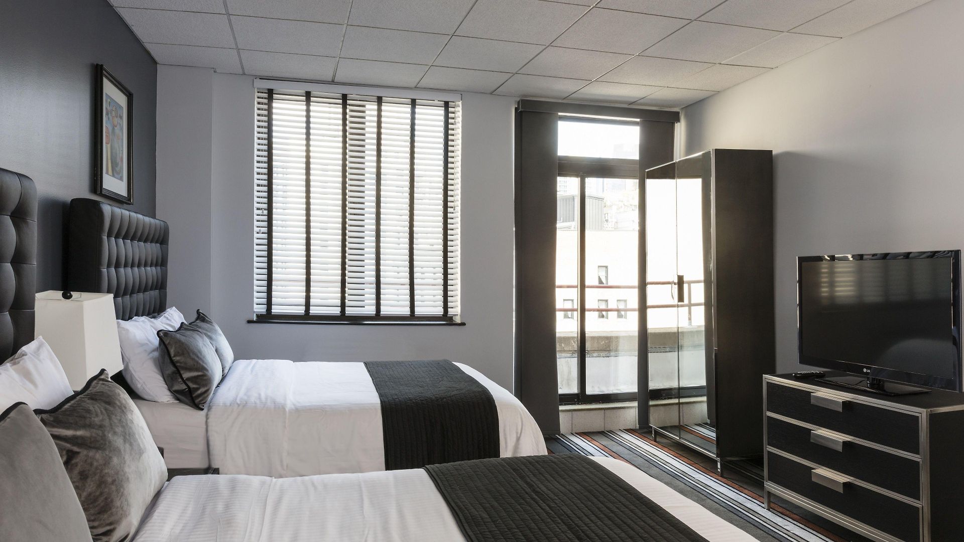 Broadway Plaza 4*