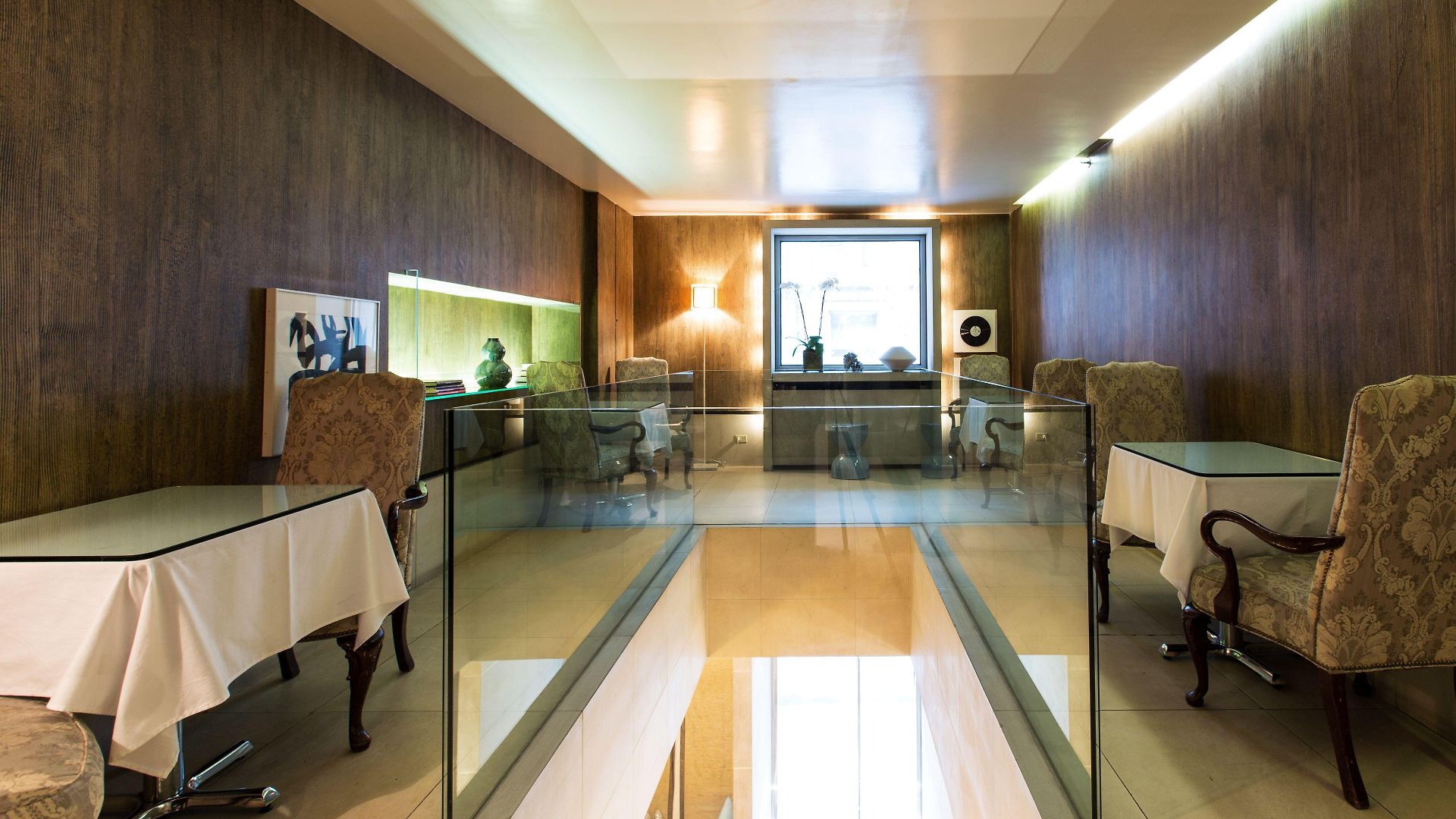 Club Hotel