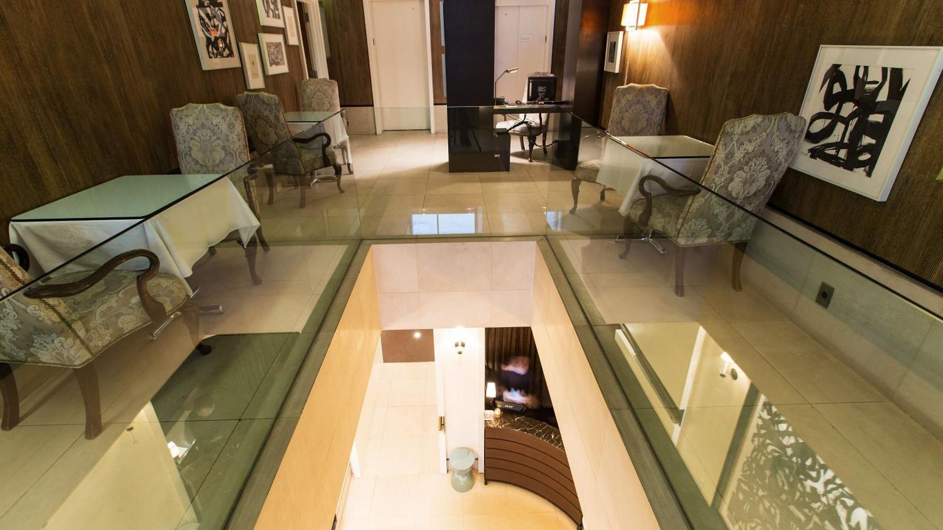 Club Hotel