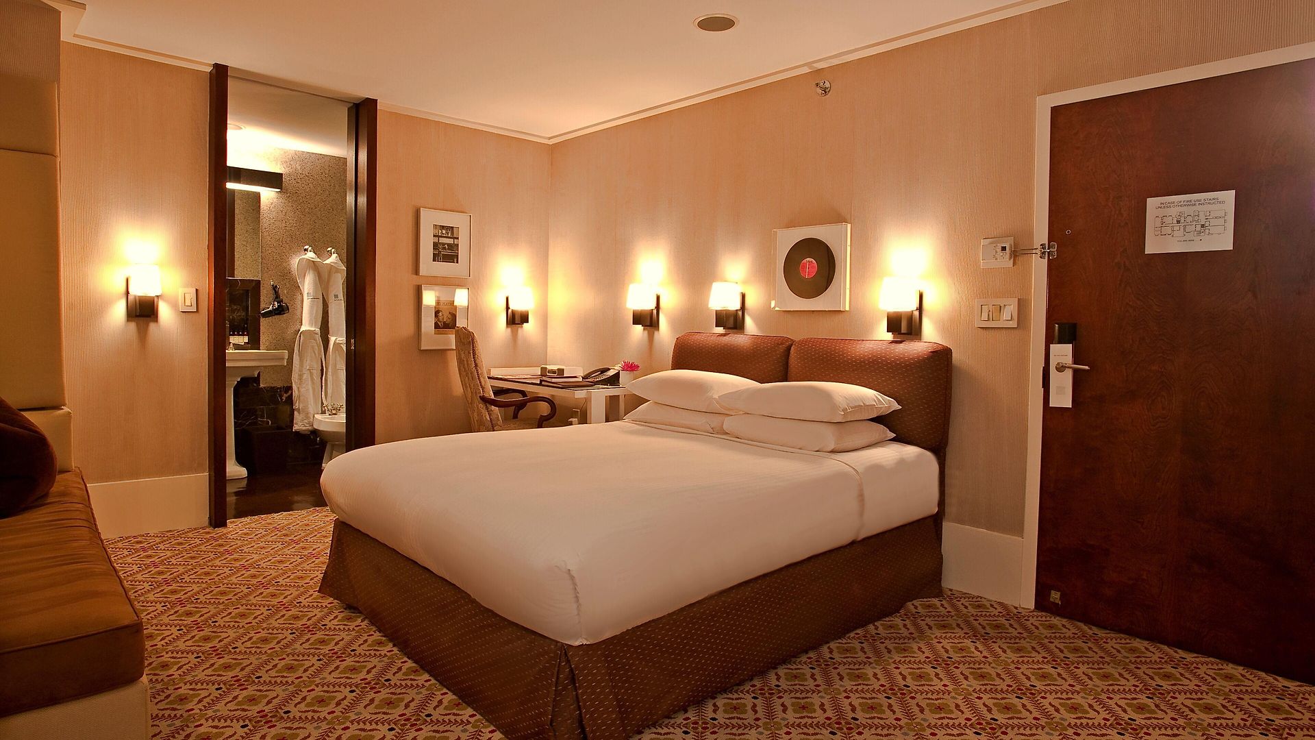 Club Hotel