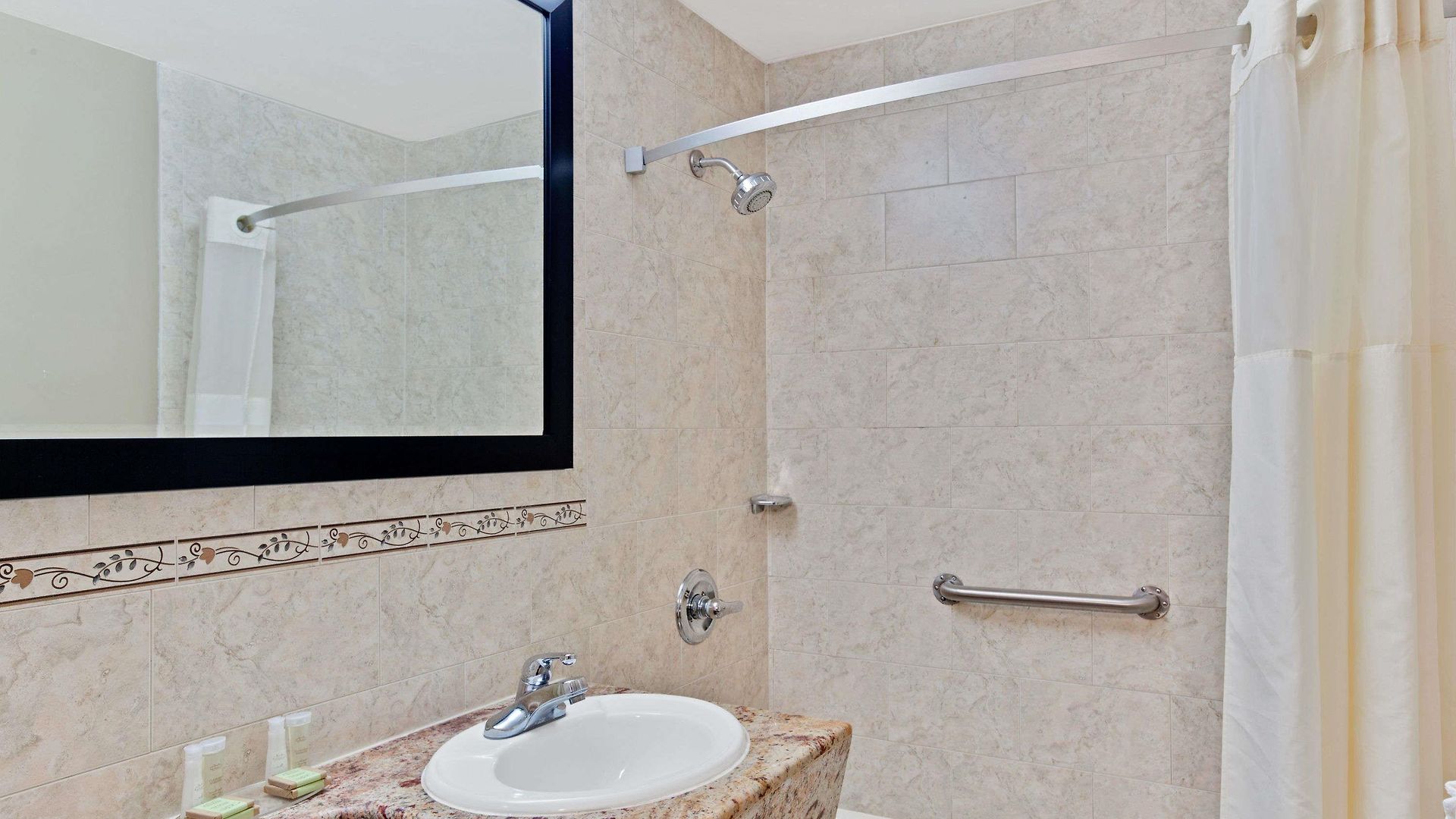Hotel Super 8 By Wyndham Long Island Lga New York