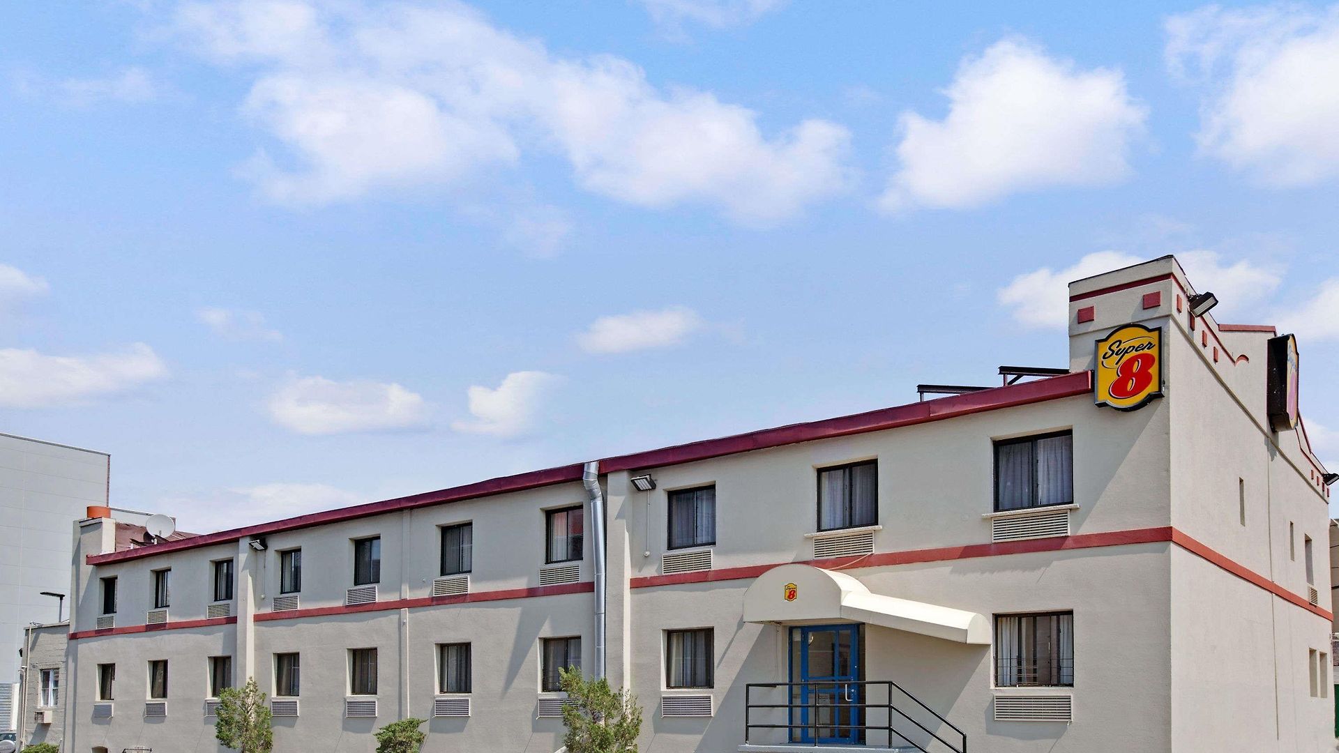 Super 8 By Wyndham Long Island Lga Hotel 2*