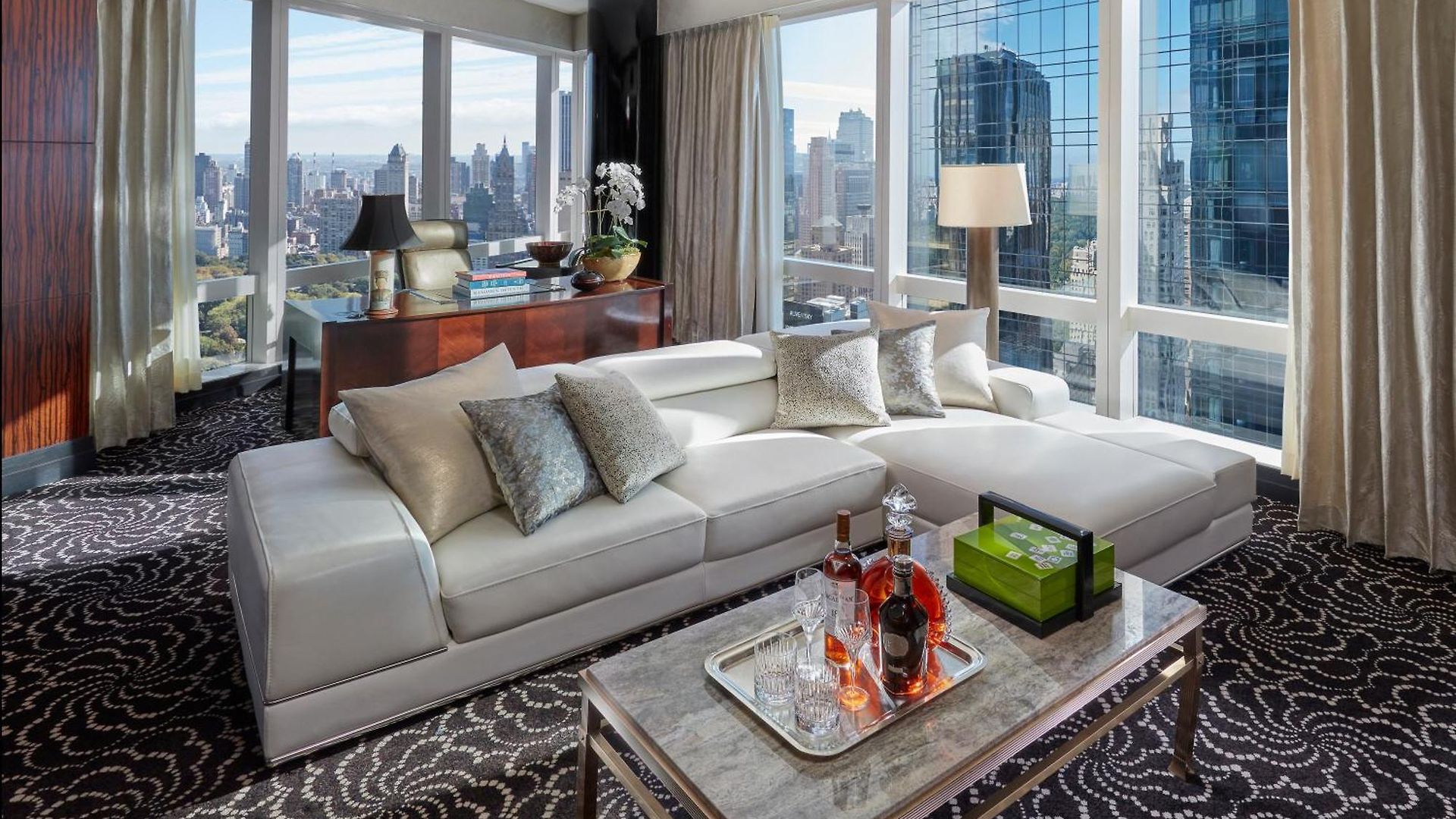Mandarin Oriental, Hotel