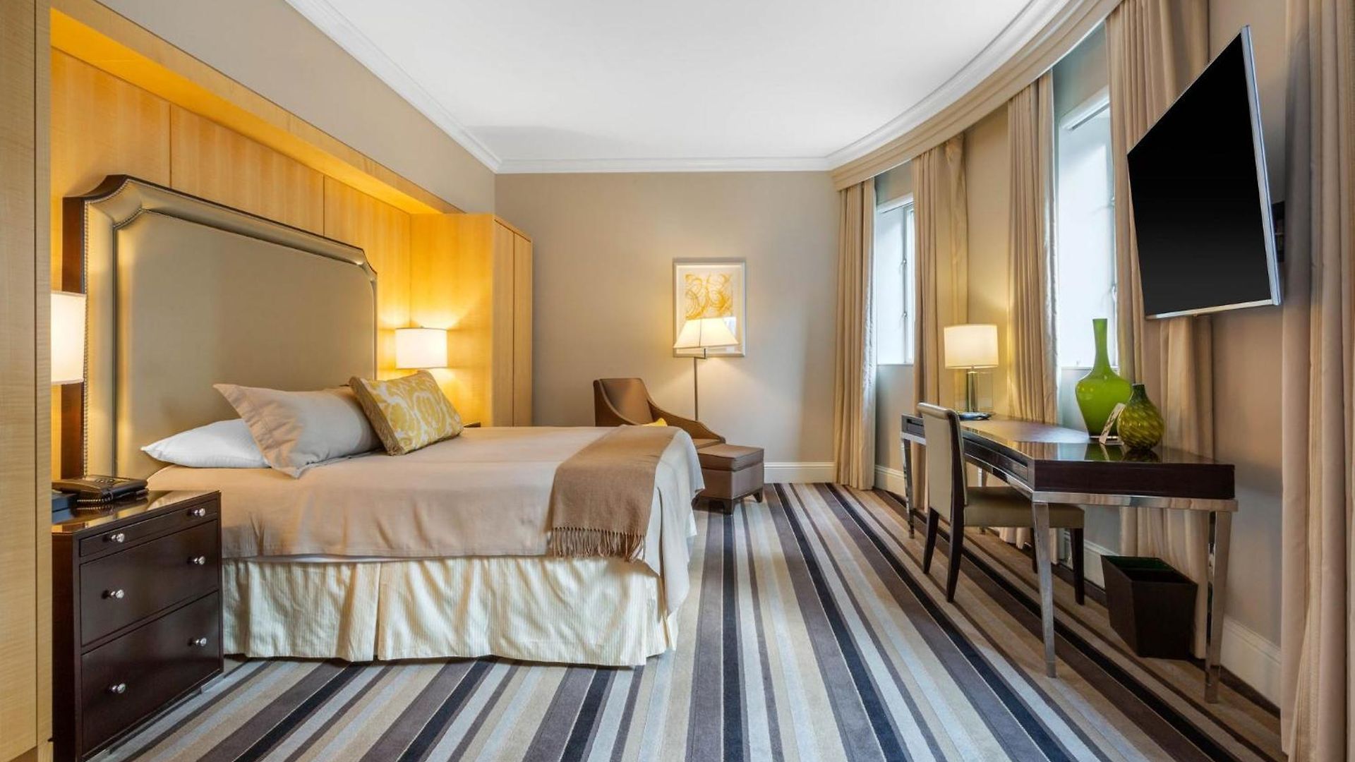 Omni Berkshire Place 4*