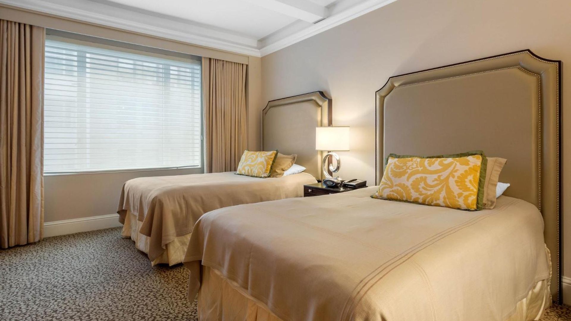 Omni Berkshire Place 4*