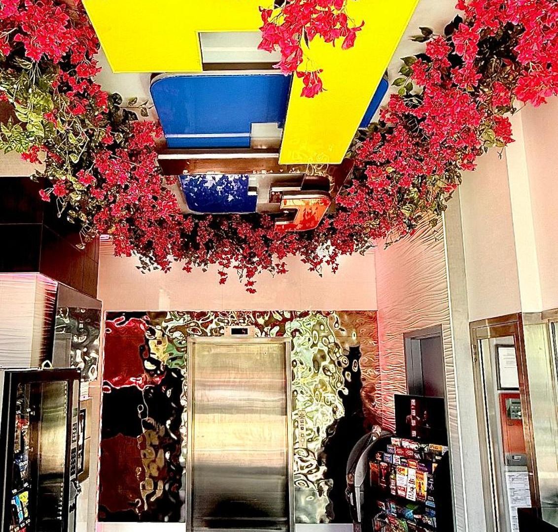 Umbrella Bronx Hotel *
