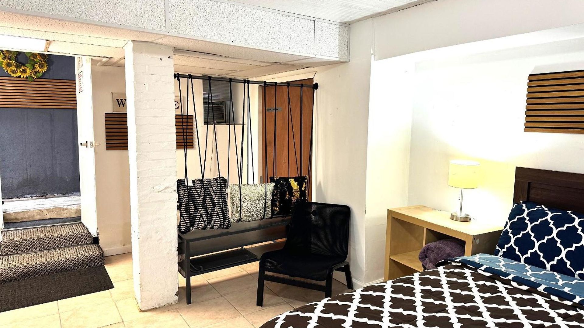 Private 2 Bedroom With Private Backyard In Lic !!! Apartment *