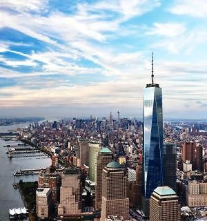 Apartment Private 2 Bedroom With Private Backyard In Lic !!! *