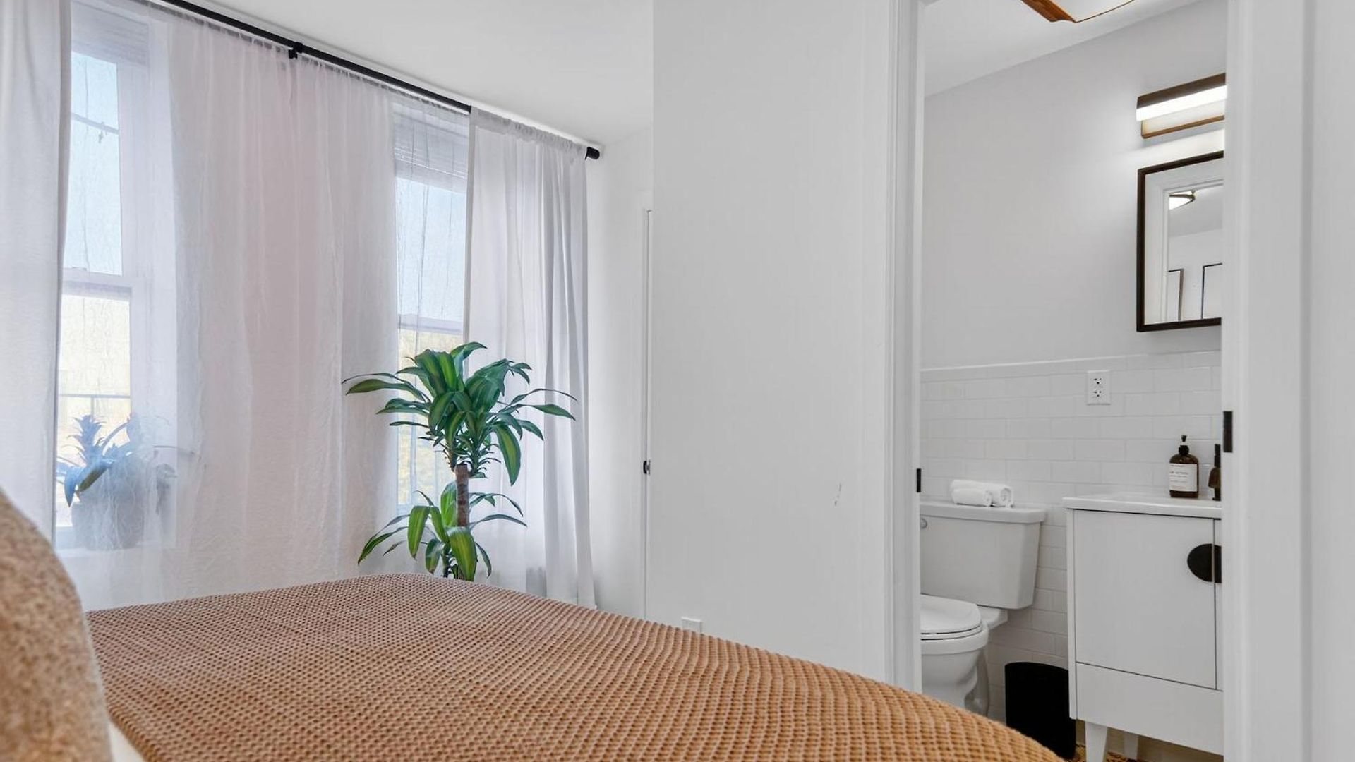Apartment Spacious 3bedroom With Ac Near Mccarren Park Brooklyn *