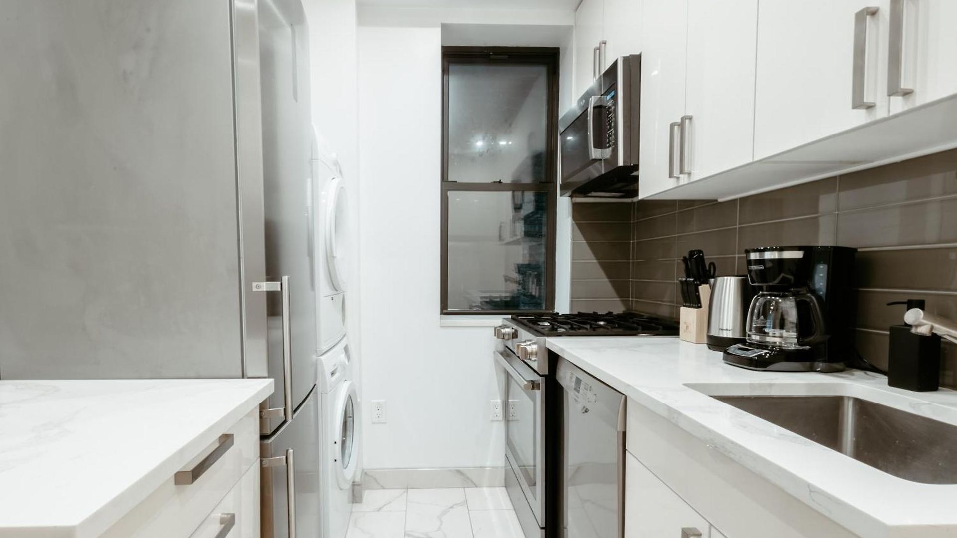 Spacious 3br Upper West Side - Steps From Park Apartment *