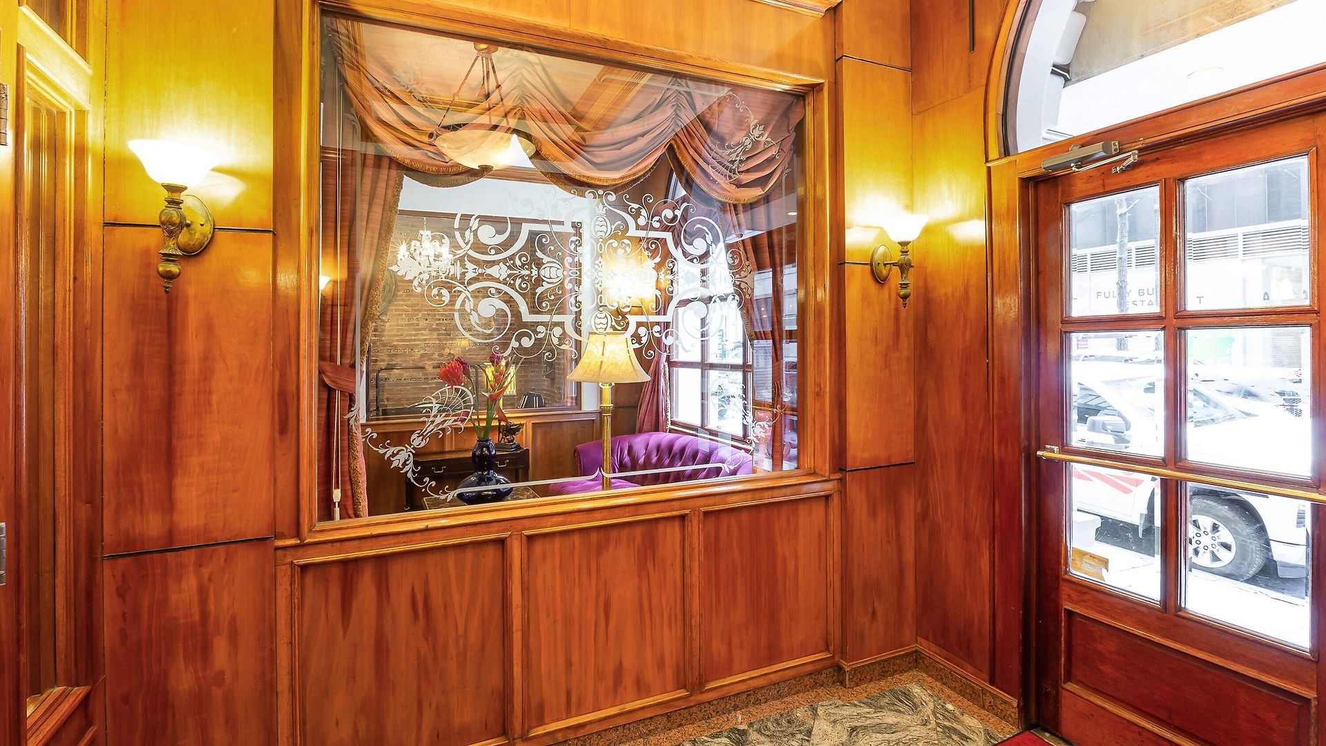St. Hotel 2*