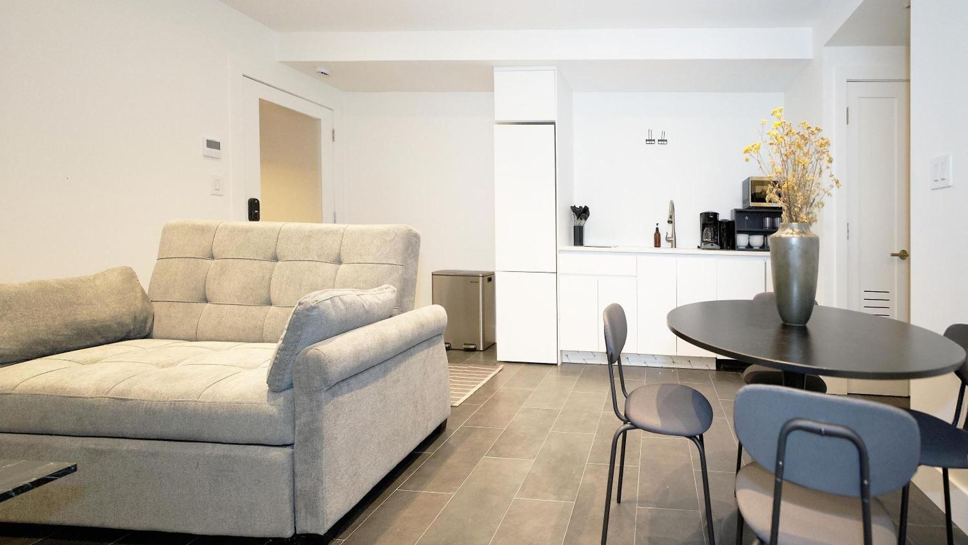 Newly Renovated 2br W Backyard New York