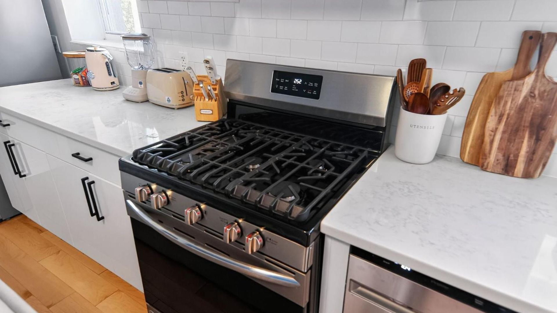 Spacious 3bedroom With Ac Near Mccarren Park Brooklyn Apartment New York