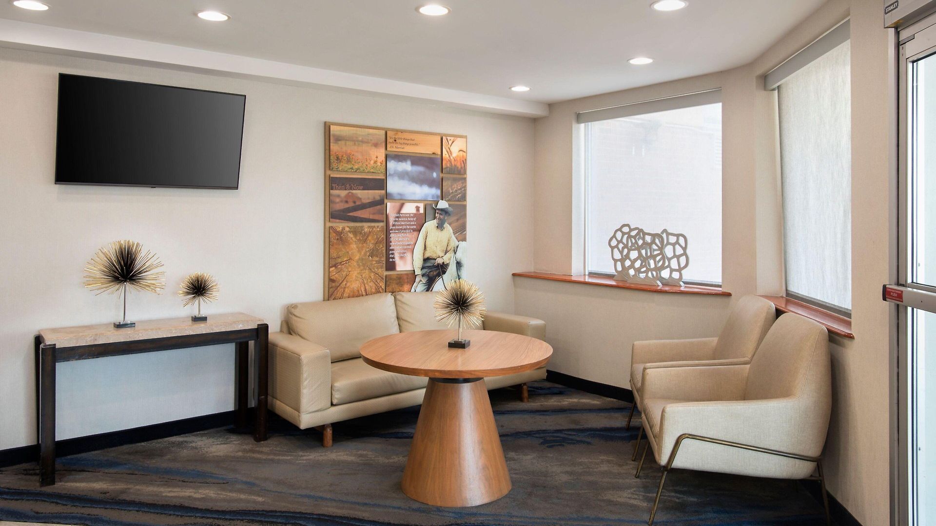 Fairfield By Marriott Laguardia Airport/flushing 3*