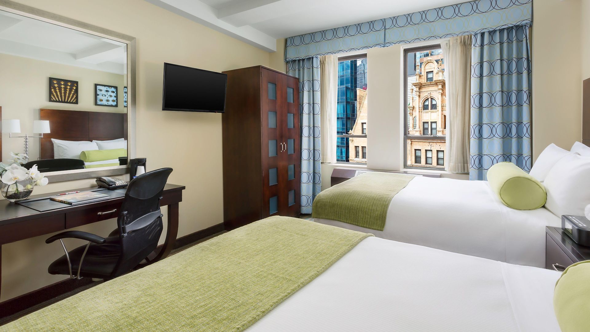 Aura Times Square 4*