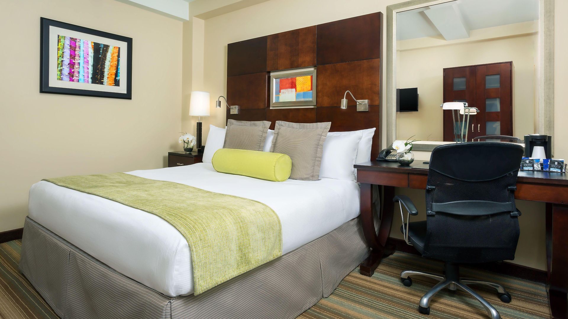 Aura Times Square Hotel 4*