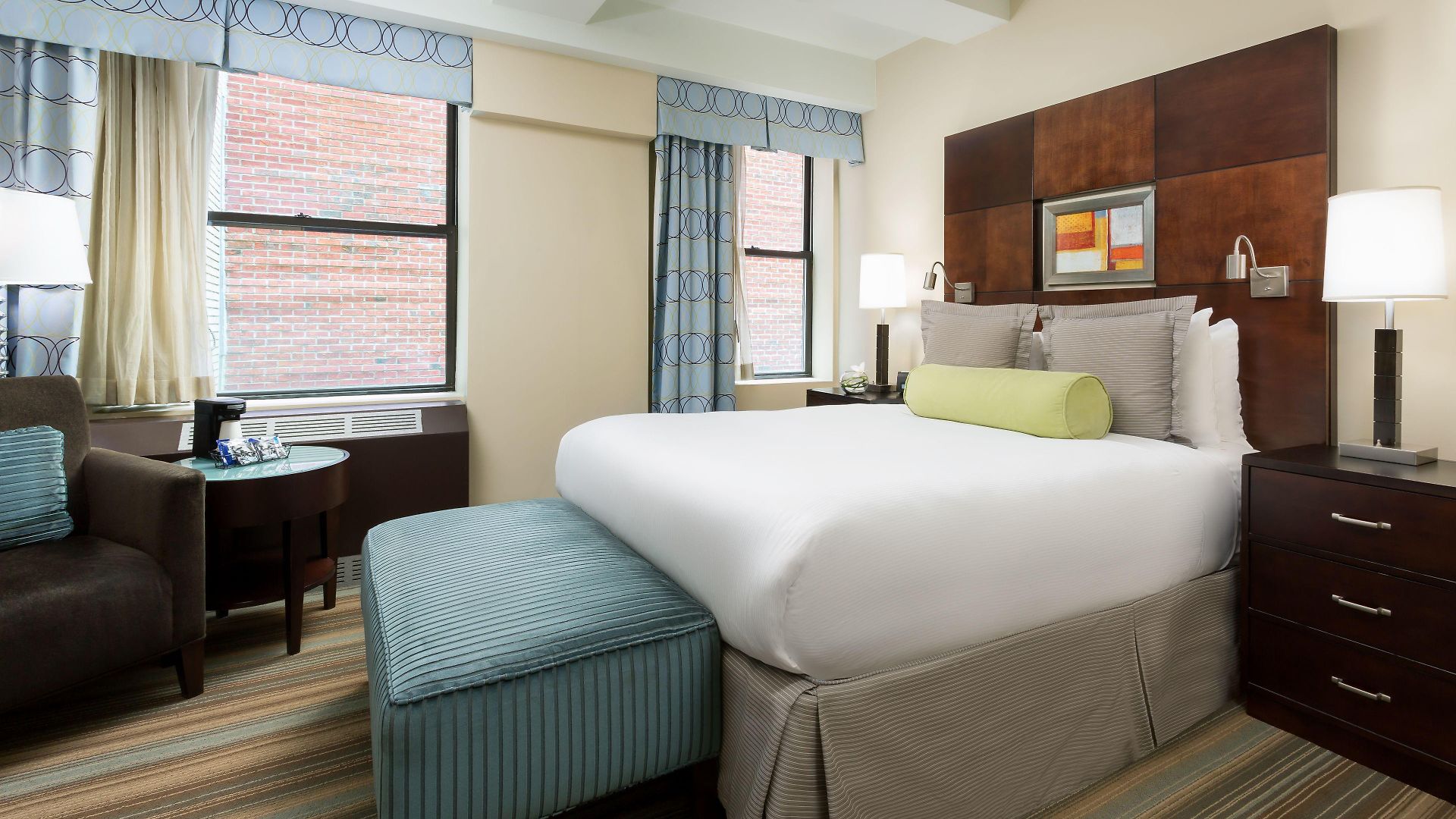 Aura Times Square 4*