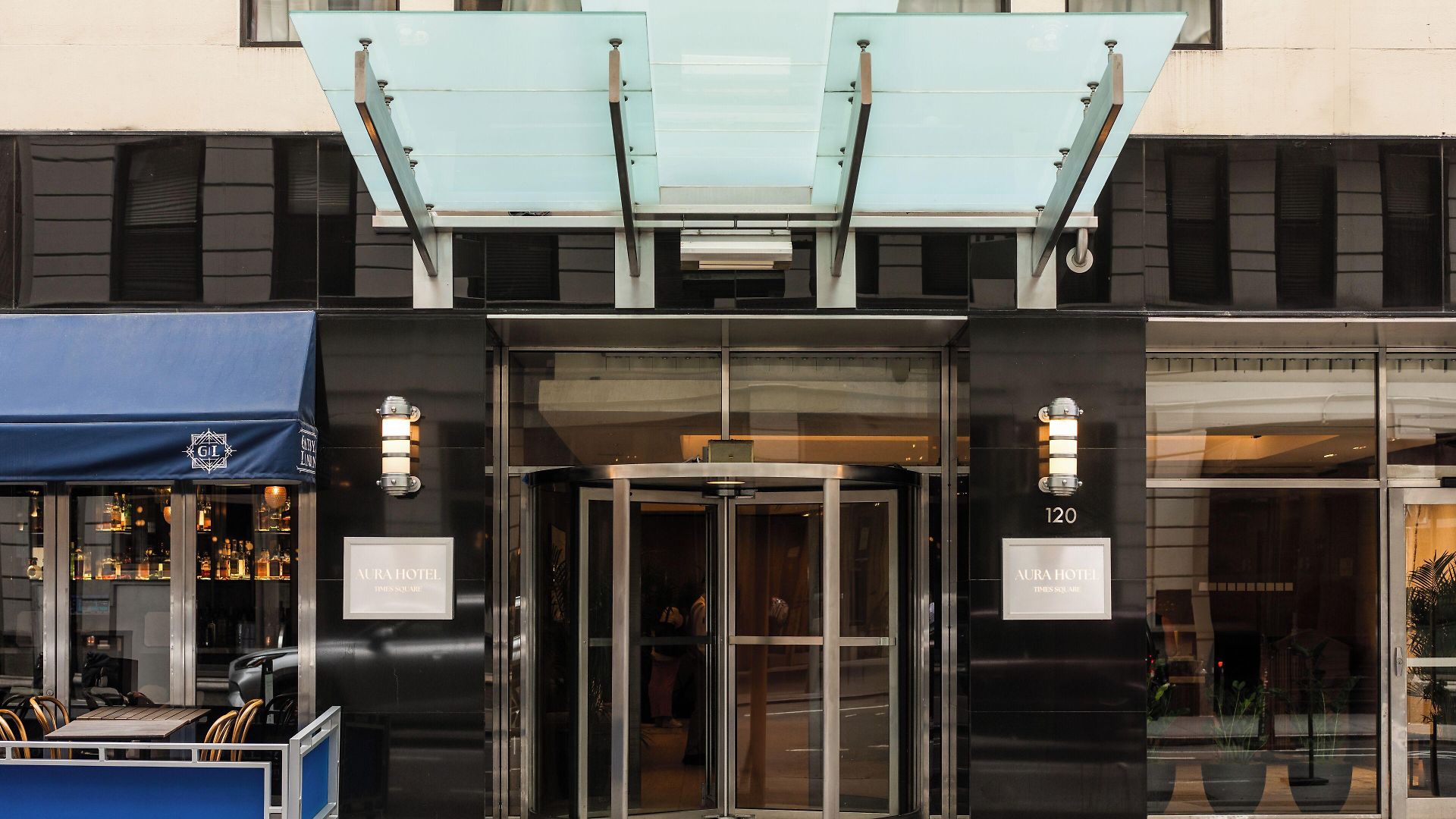 Hotel Aura Times Square 4*