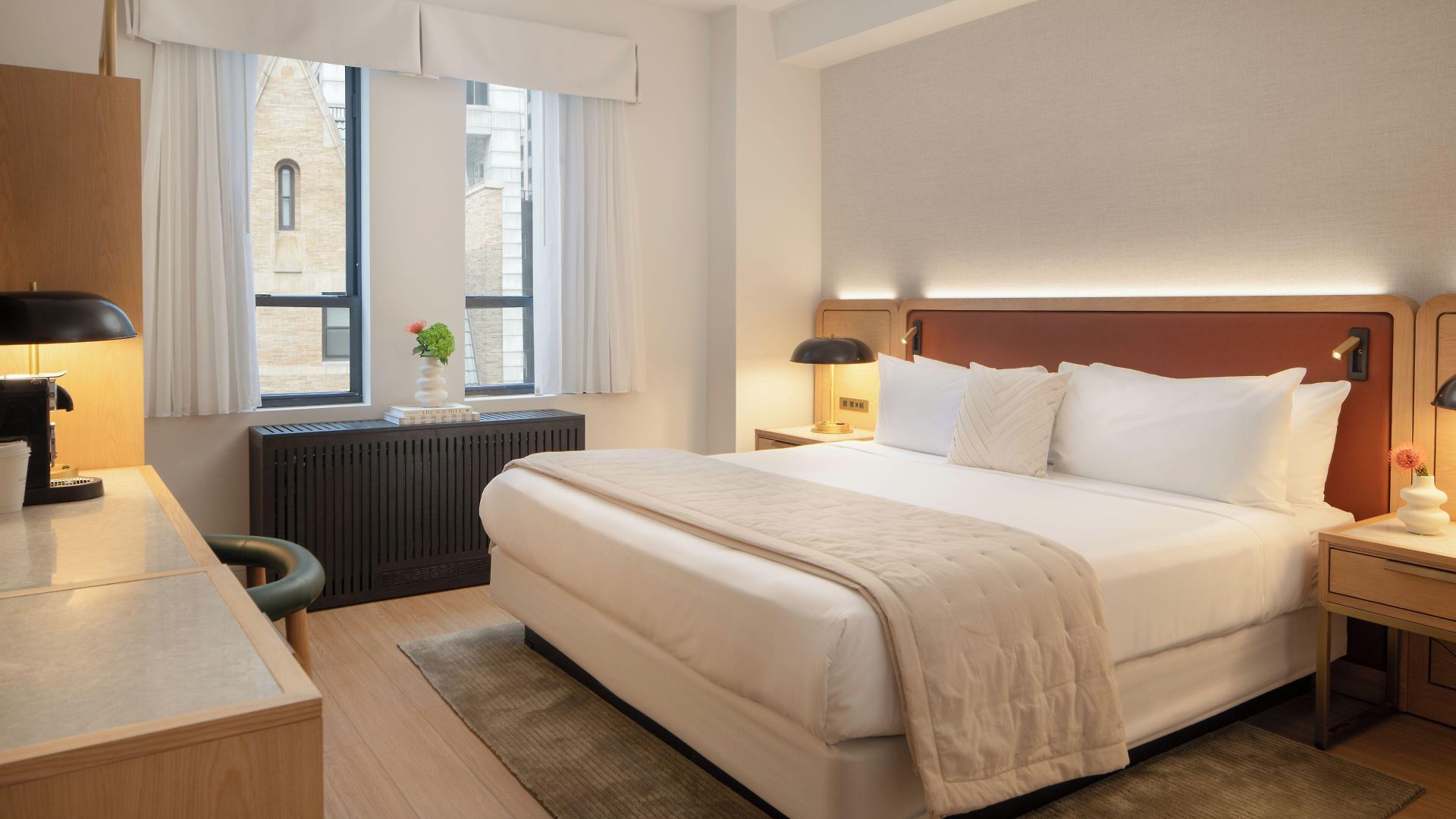 Aura Times Square 4*
