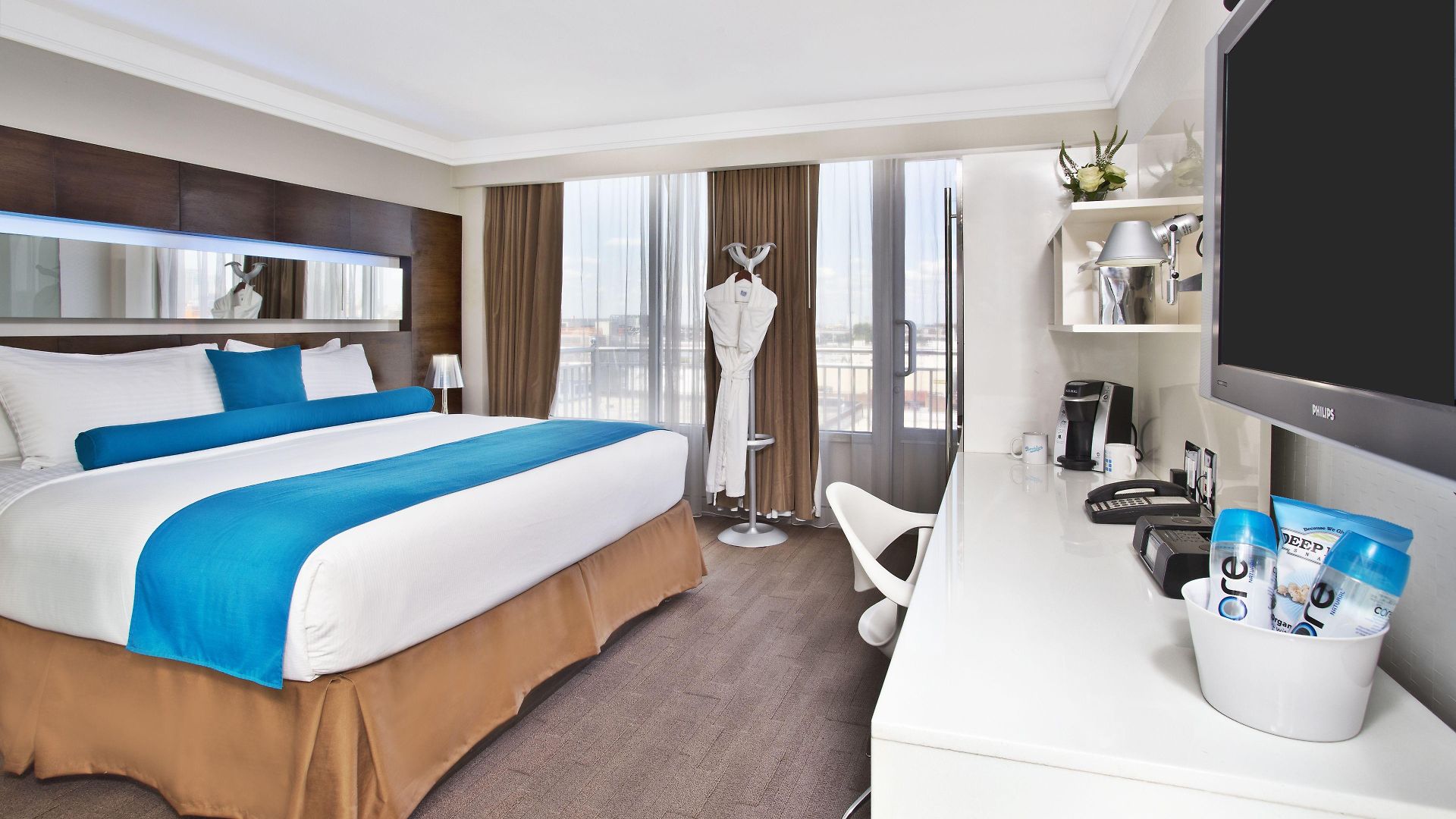 Le Bleu Hotel