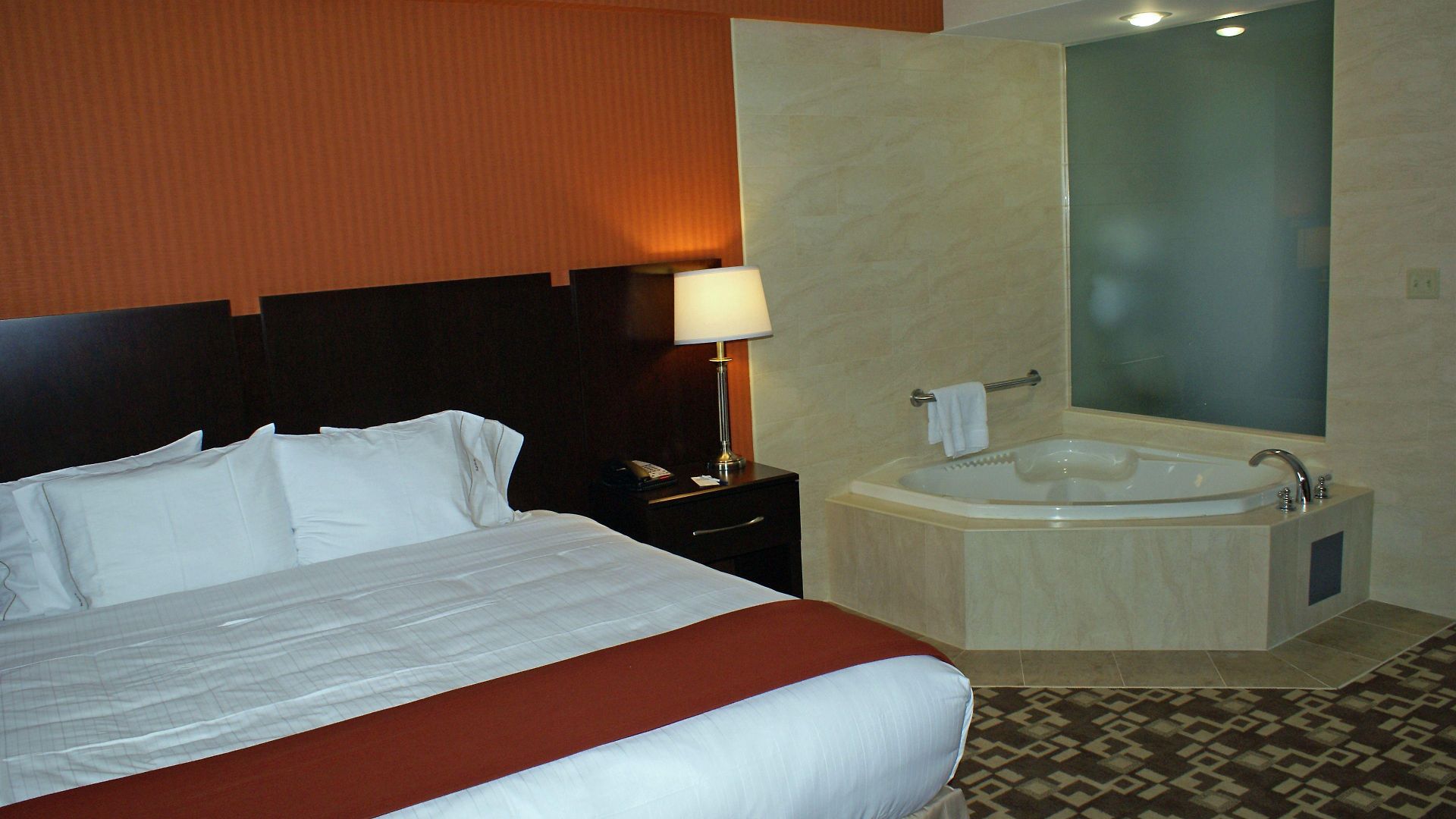 Express Maspeth By Ihg