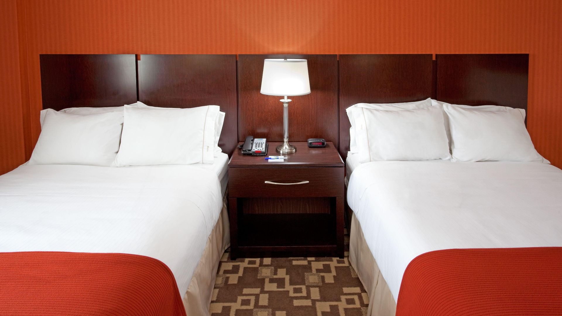 Hotel Express Maspeth By Ihg New York