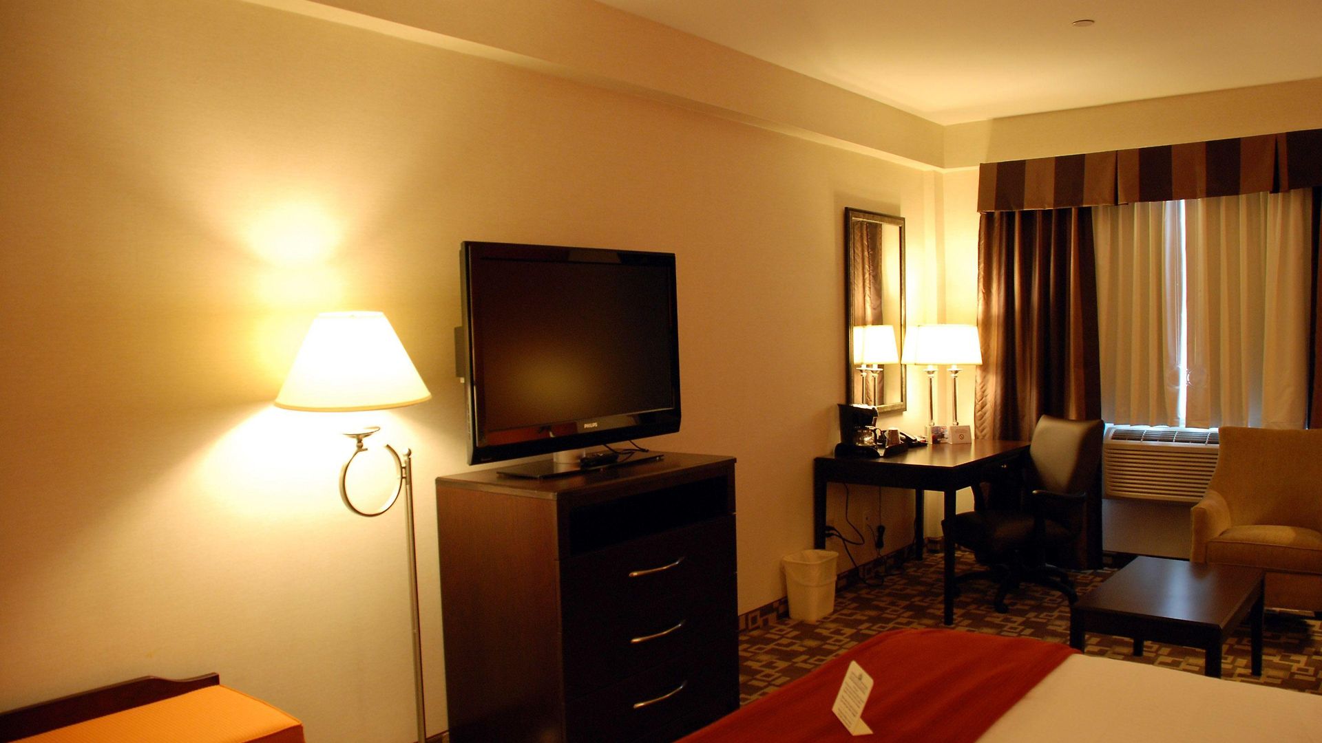 Express Maspeth By Ihg Hotel New York