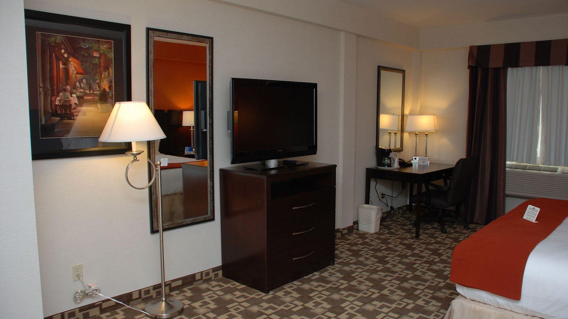 Hotel Express Maspeth By Ihg 2*