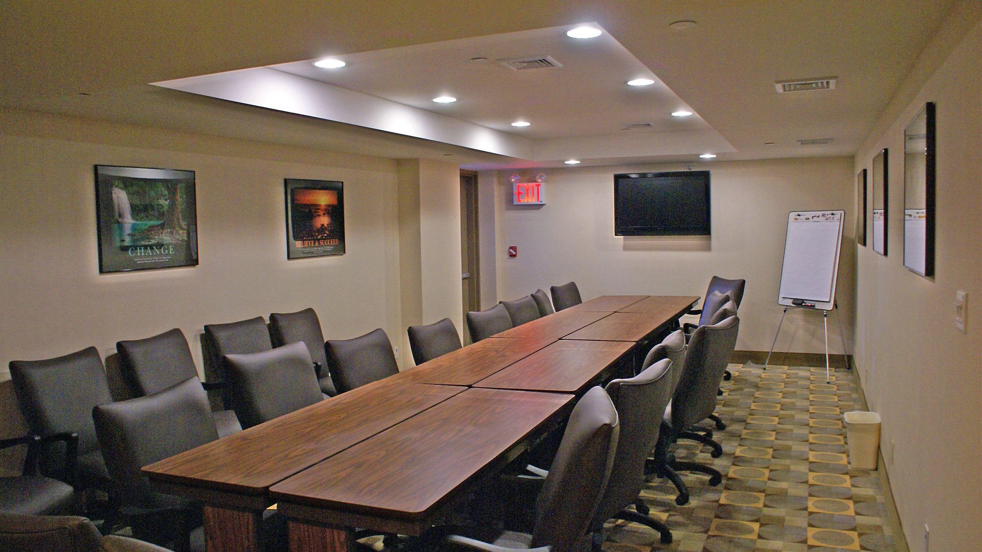 Express Maspeth By Ihg Hotel New York