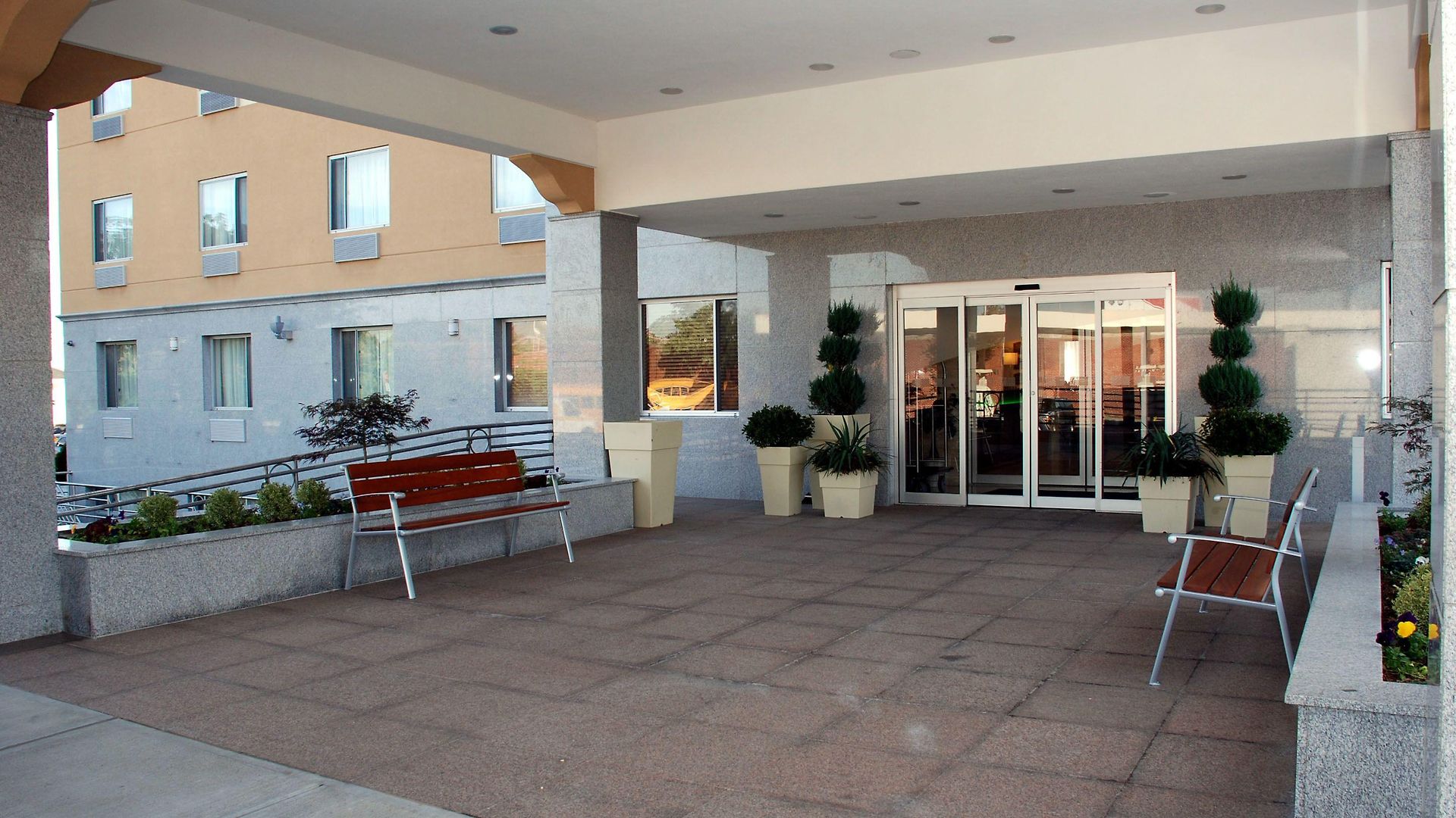 Express Maspeth By Ihg 2*