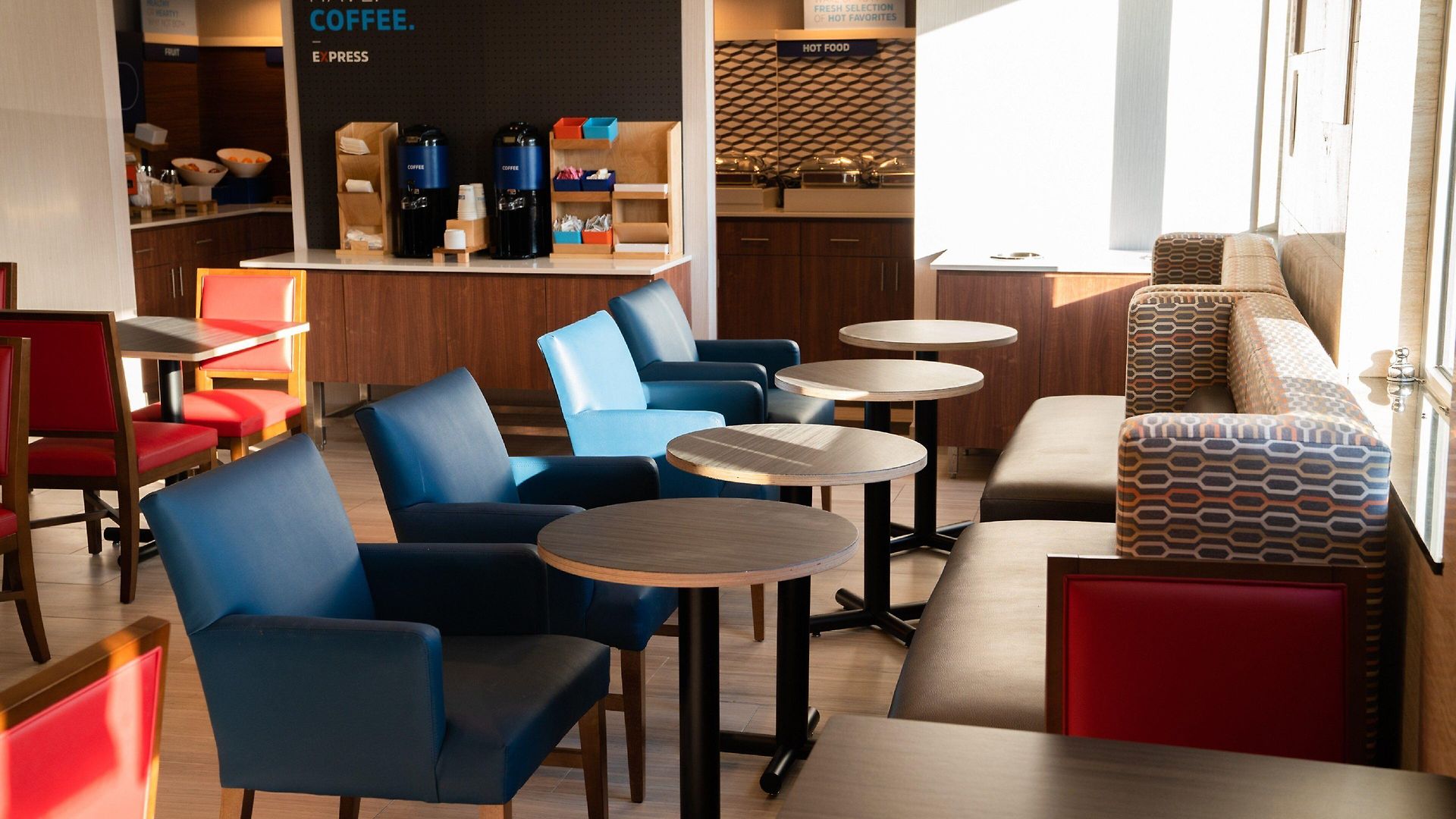 Express Maspeth By Ihg Hotel 2*