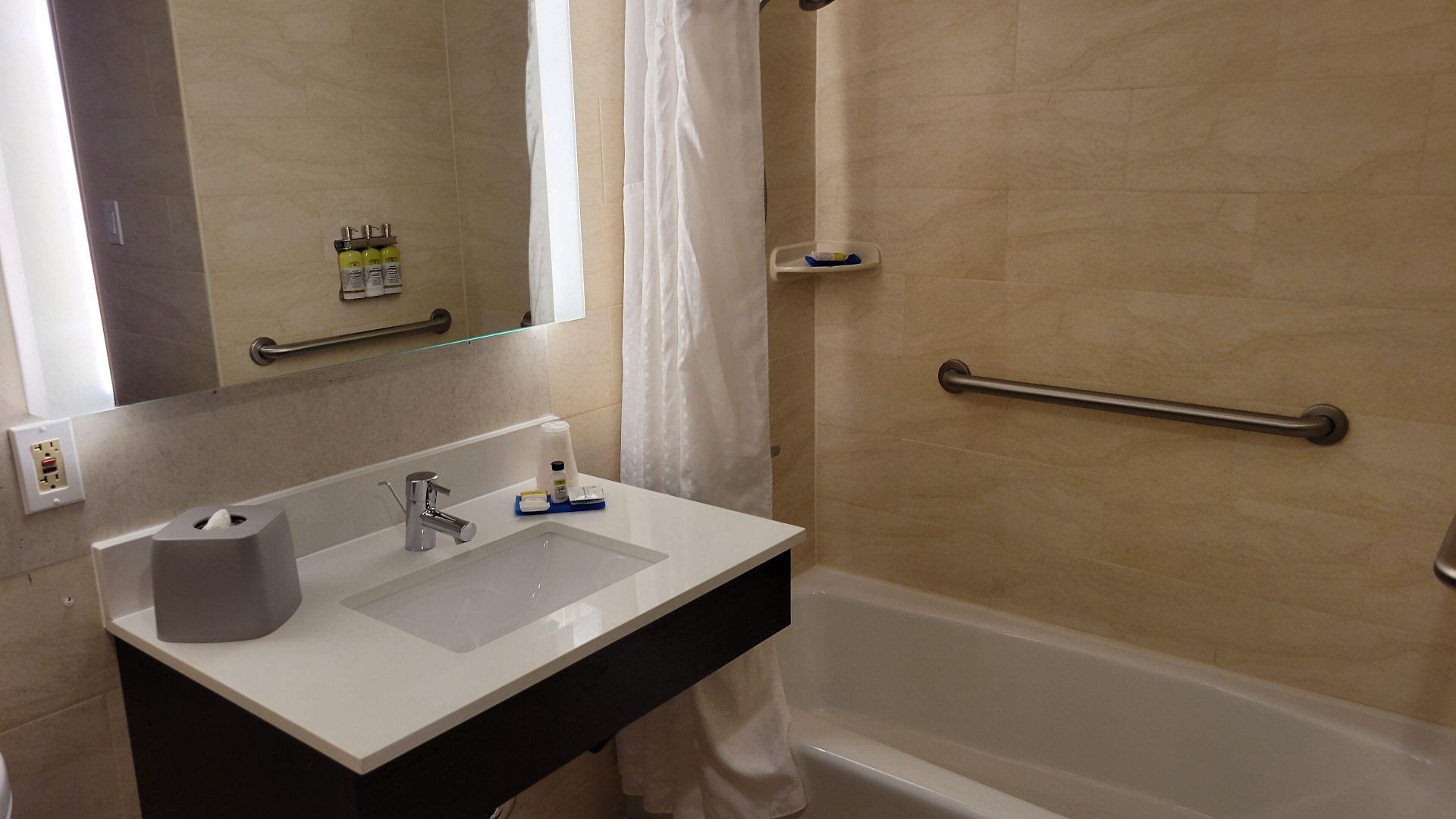 Hotel Express Maspeth By Ihg New York